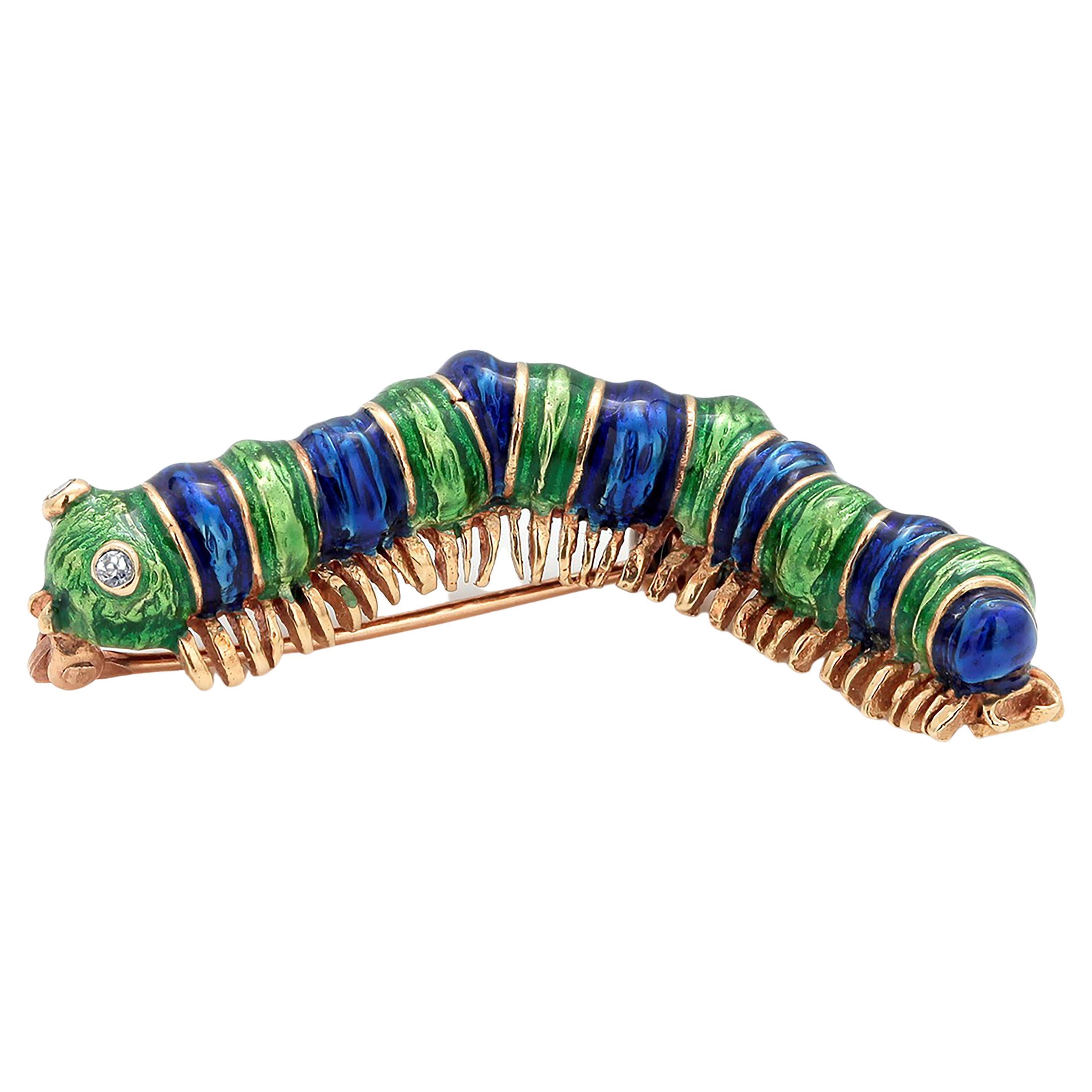 achtzehn Karat Gold Vintage Emaille Caterpillar Diamant-Ohrringe 1,5 Zoll Brosche (Nachkriegszeit)