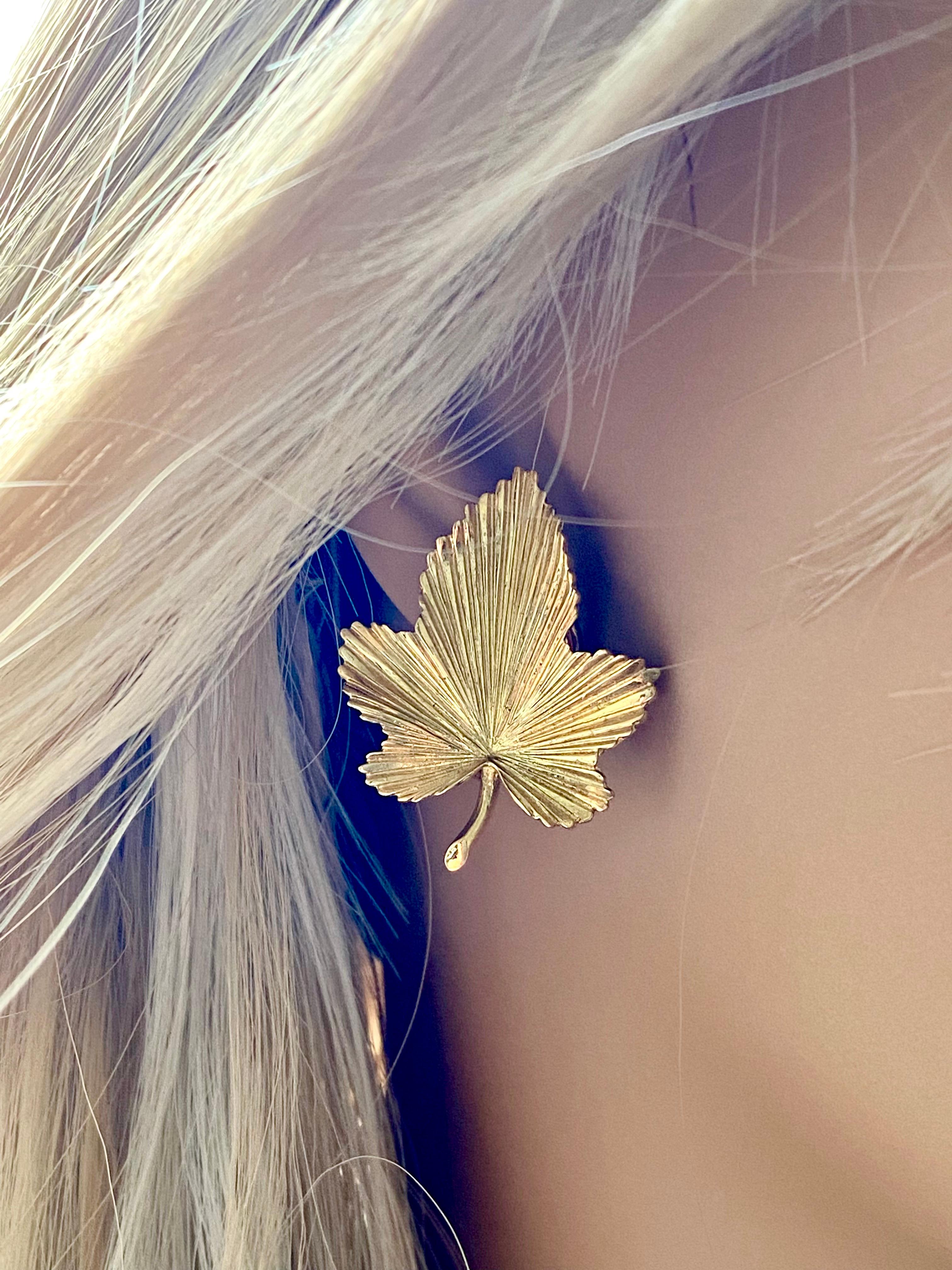 Women's or Men's Tiffany and Co Eighteen Karat Gold Vintage 3D Ridged Texture Leaf Design Earring