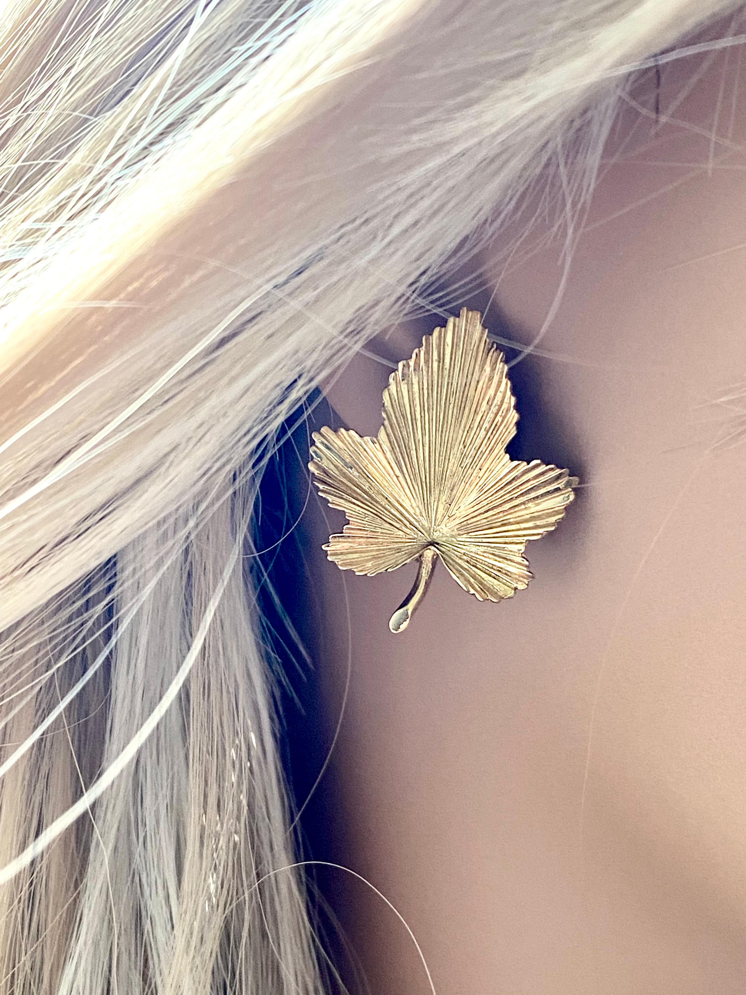 Tiffany and Co Eighteen Karat Gold Vintage 3D Ridged Texture Leaf Design Earring 2