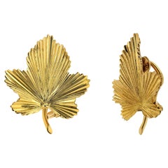 Eighteen Karat Gold Vintage Tiffany & Co 3D Ridged Texture Leaf Design Earring