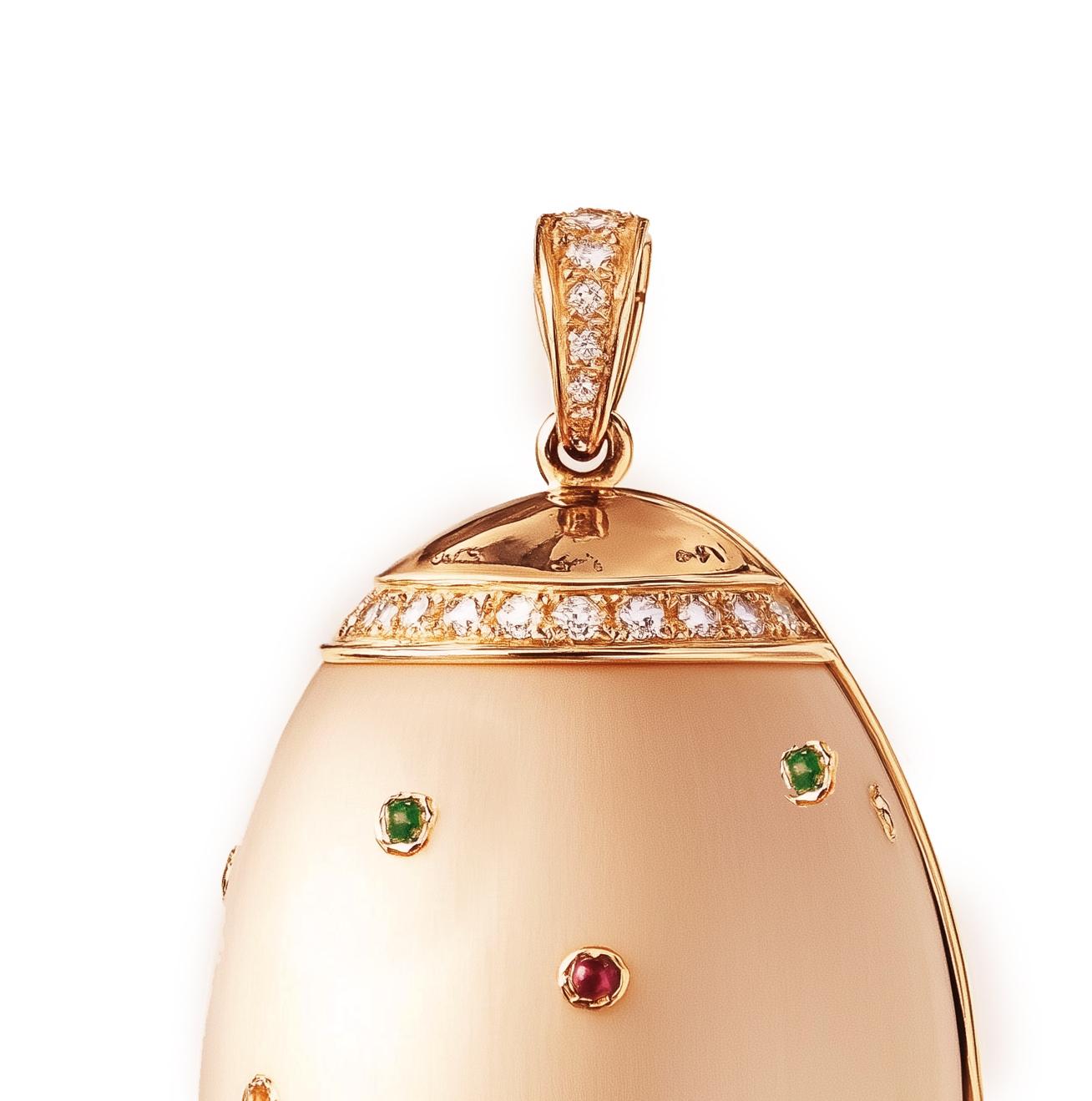 Contemporain Pendentif de Pâques en or rose mat 18 carats avec saphirs et diamants en vente