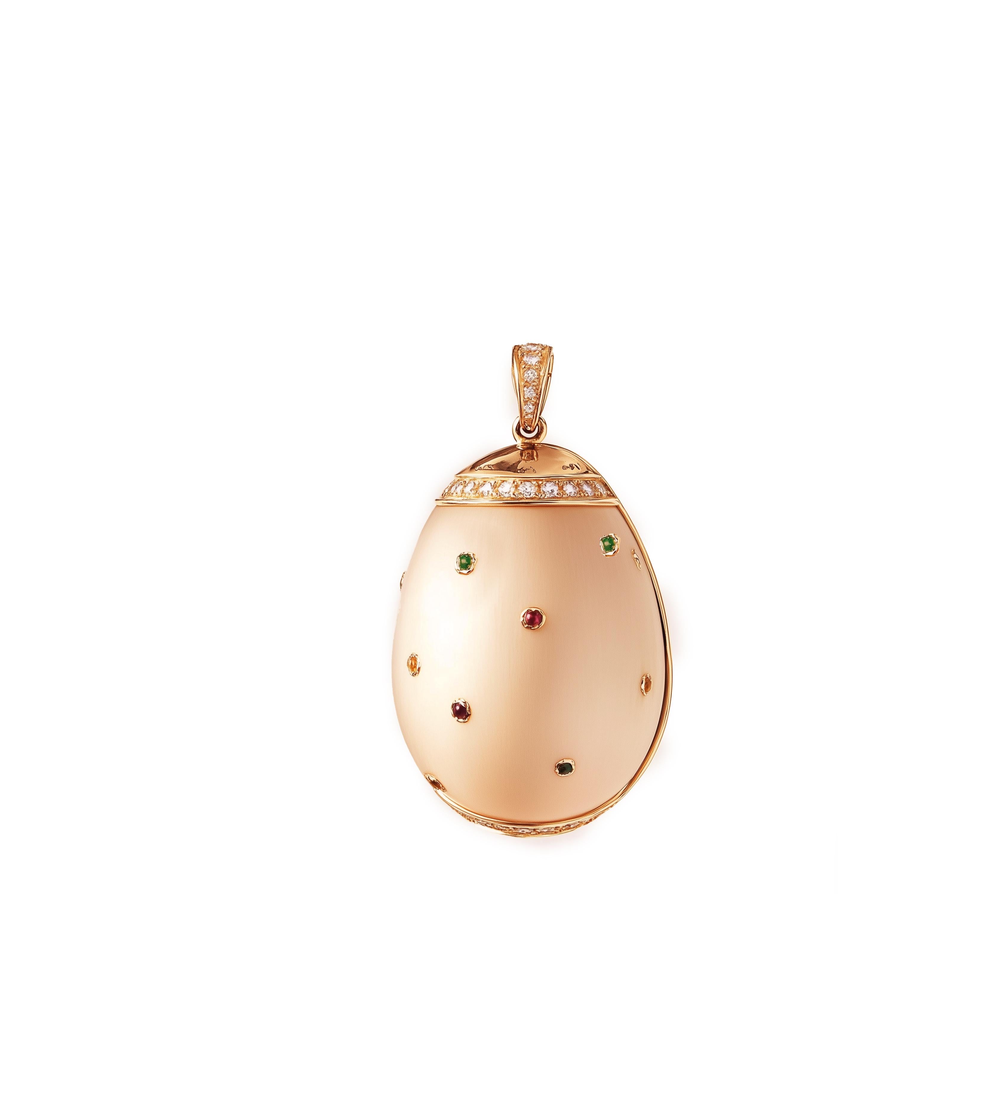 Taille ronde Pendentif de Pâques en or rose mat 18 carats avec saphirs et diamants en vente