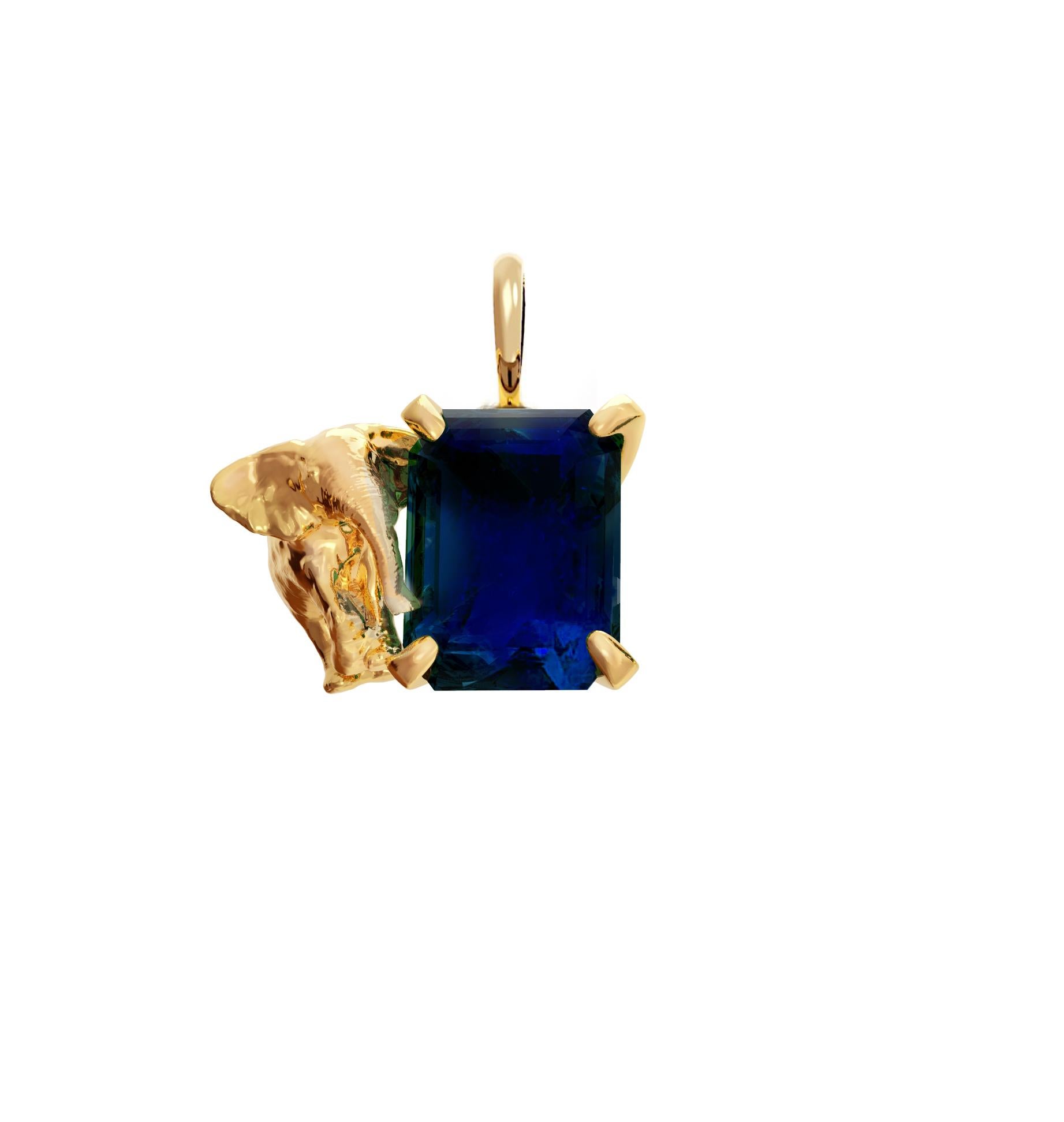 Eighteen Karat Rose Gold Contemporary Elephant Emerald Pendant Necklace For Sale 4