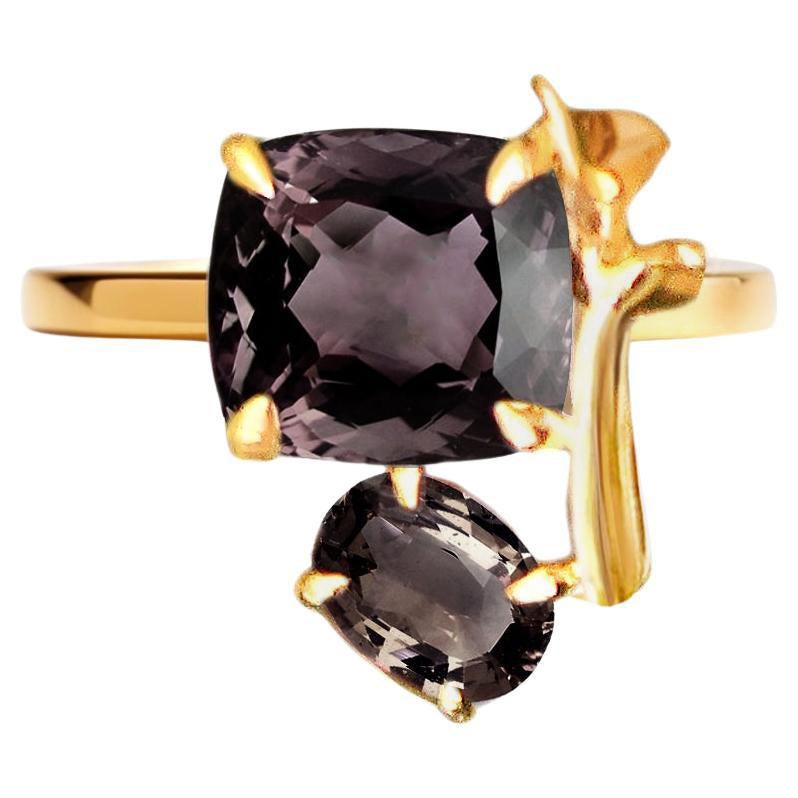Anillo Contemporáneo Lavanda de Oro Rosa de Dieciocho Kilates con Cuarzos Ahumados