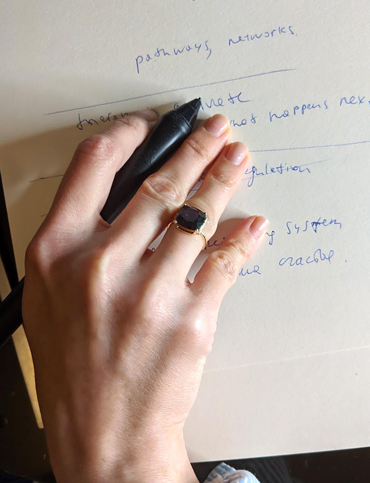 Eighteen Karat Rose Gold Tea Ring with Purple Spinel en venta 11