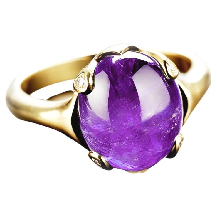 Eighteen Karat White Gold Cabochon Contemporary Ring with Amethyst and Diamonds For Sale