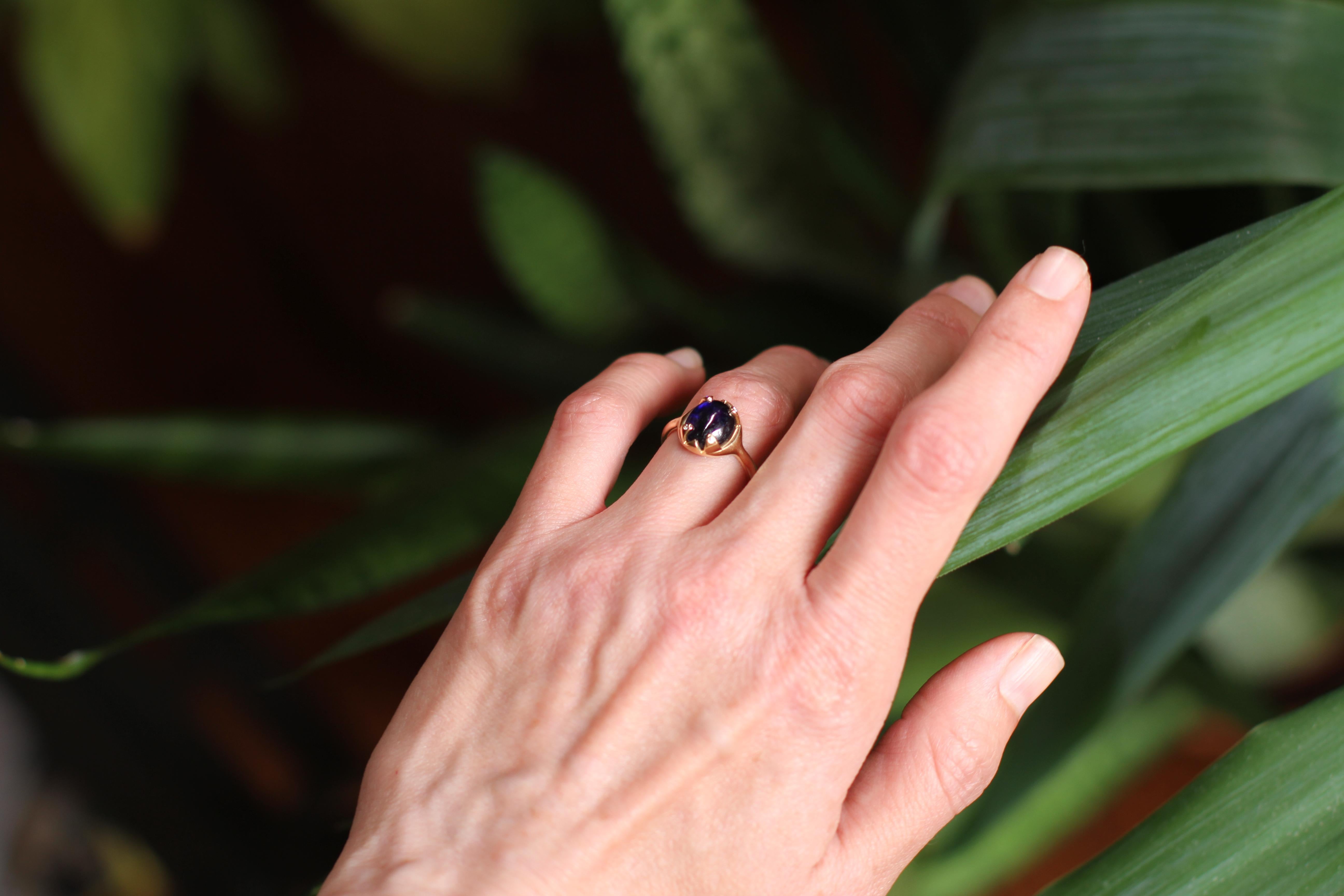 Eighteen Karat White Gold Cabochon Tourmaline Contemporary Ring with Diamonds For Sale 3