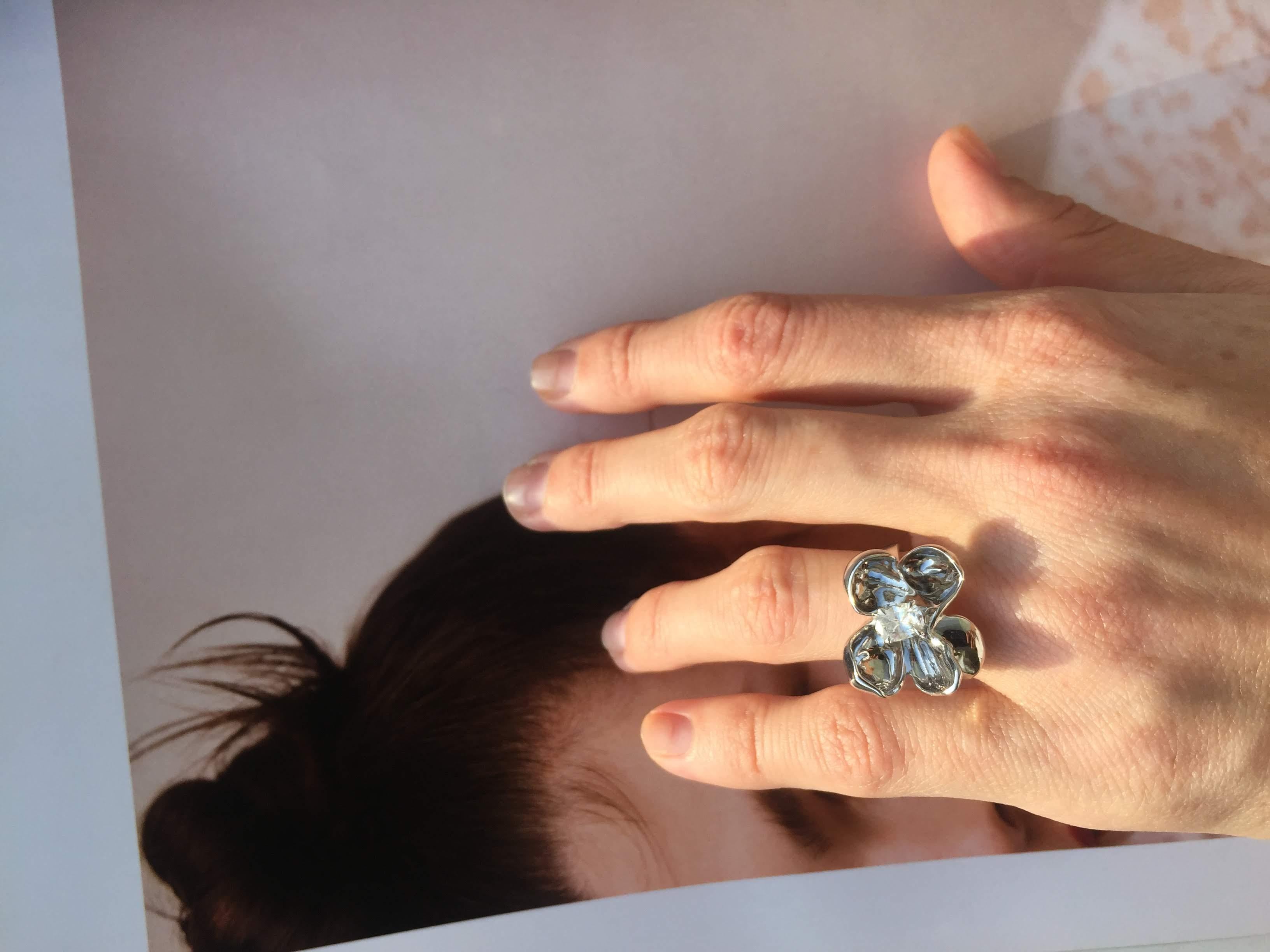 Eighteen Karat White Gold Engagement Ring with Sapphire For Sale 2