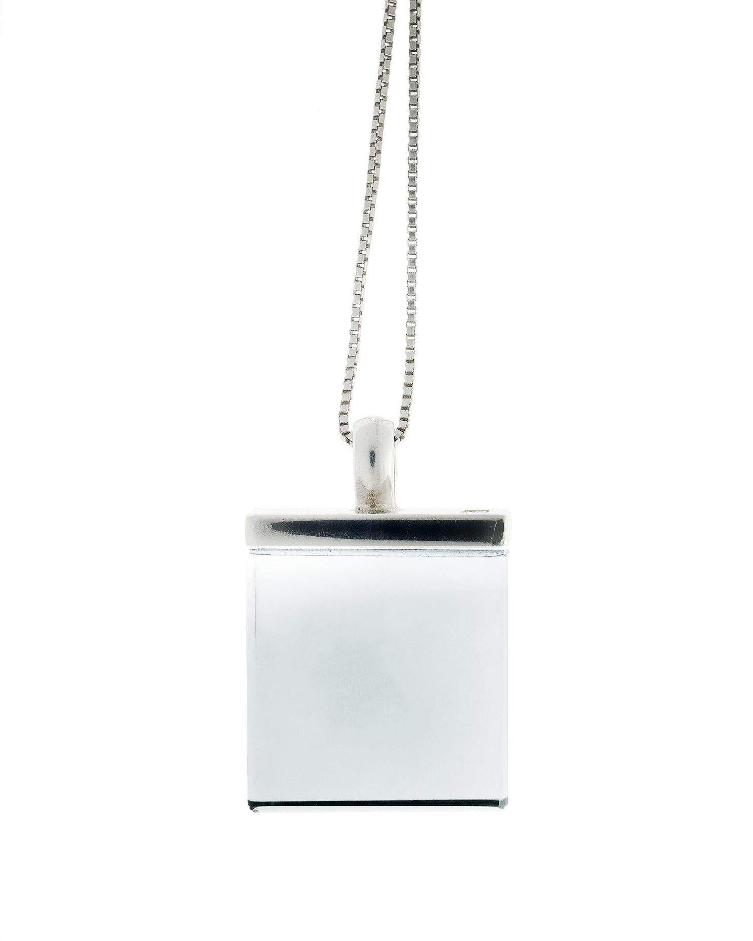 Eighteen Karat Yellow Gold Art Deco Style Pendant Necklace with Quartz For Sale 3