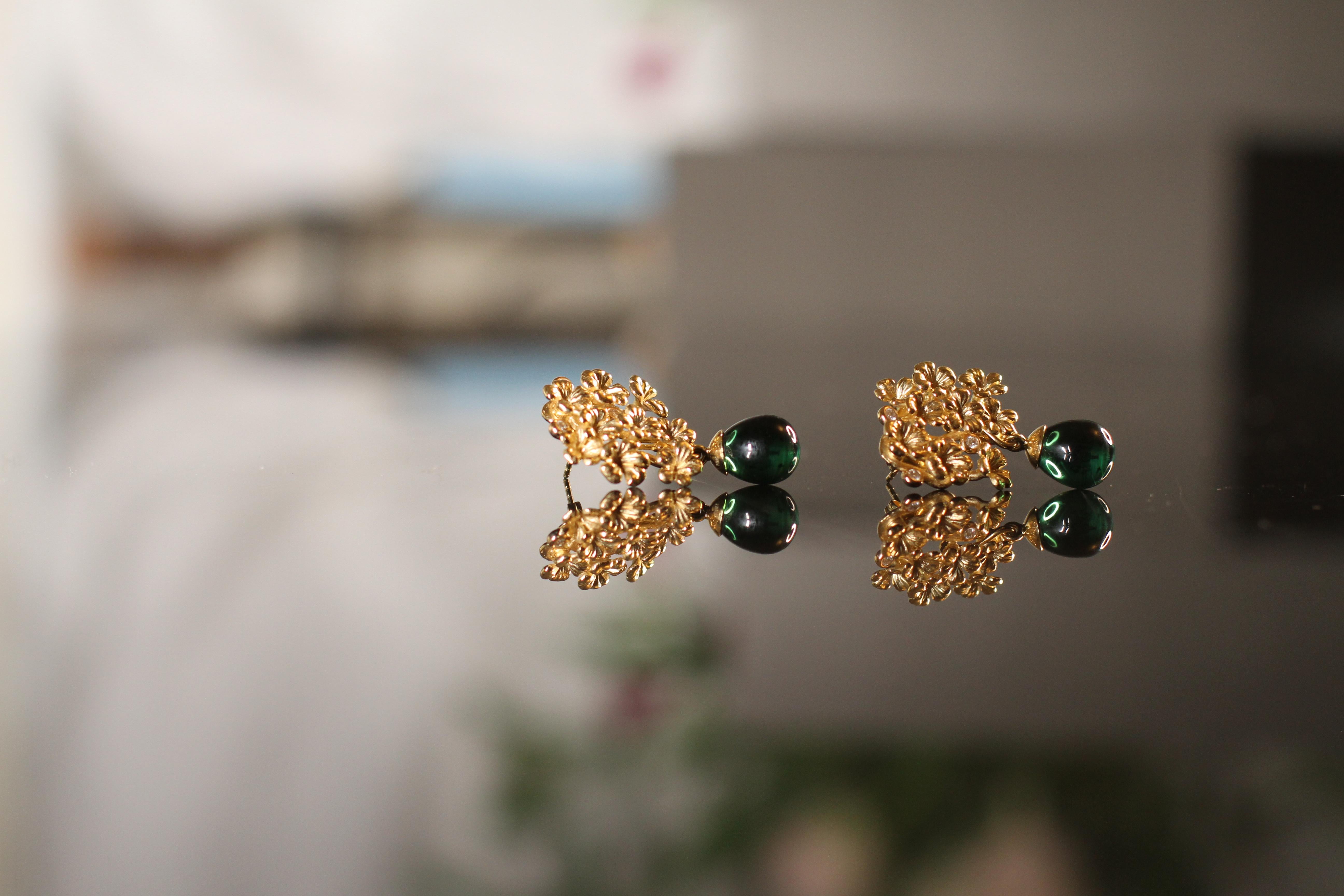 Eighteen Karat Yellow Gold Blossom Contemporary Earrings with Natural Diamonds For Sale 11