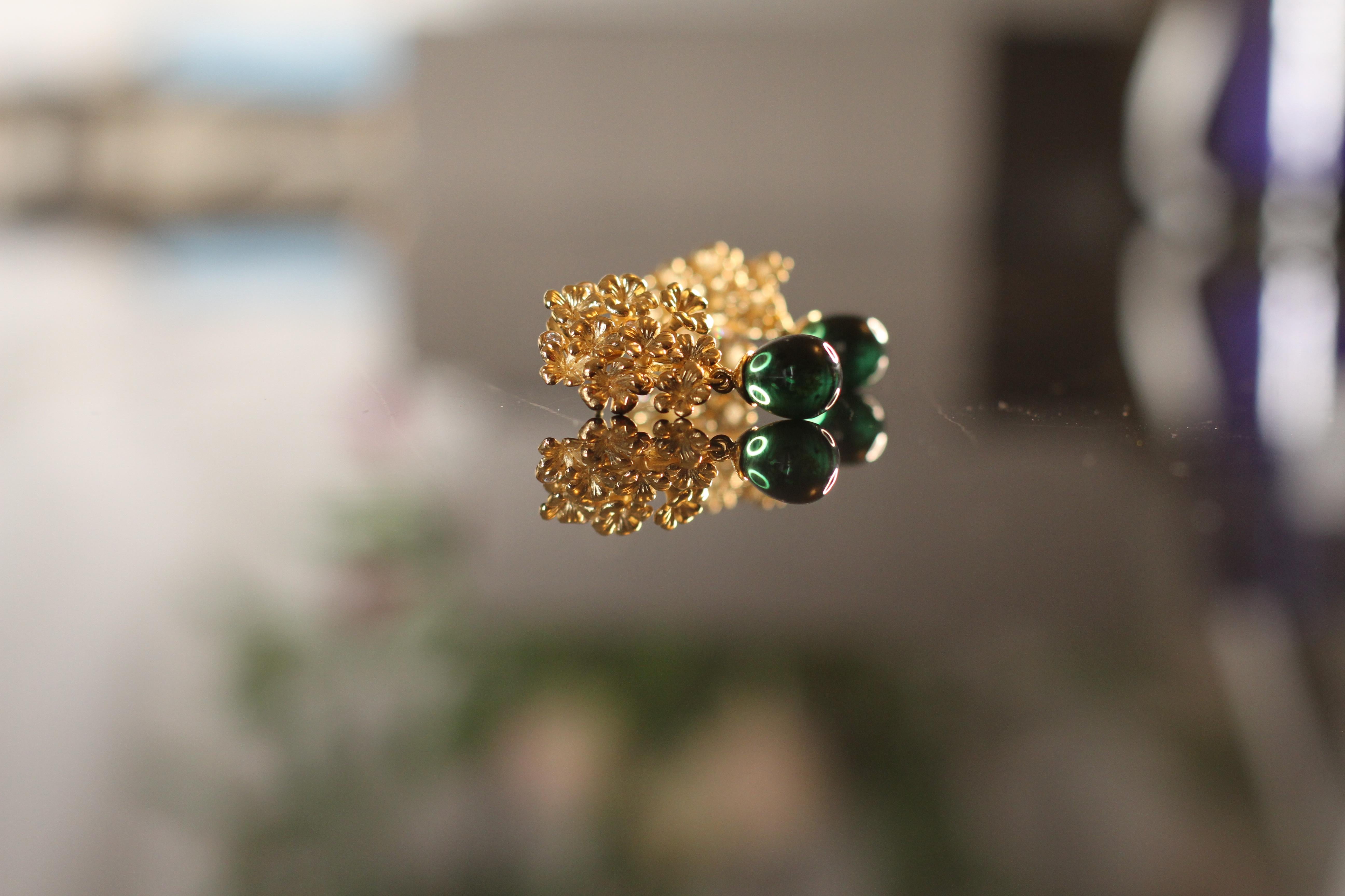 Eighteen Karat Yellow Gold Blossom Contemporary Earrings with Natural Diamonds For Sale 12