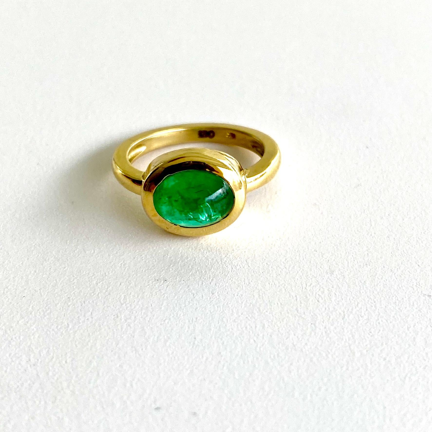 Eighteen Karat Yellow Gold Cabochon Emerald High Dome Cocktail Solitaire Ring In New Condition In New York, NY