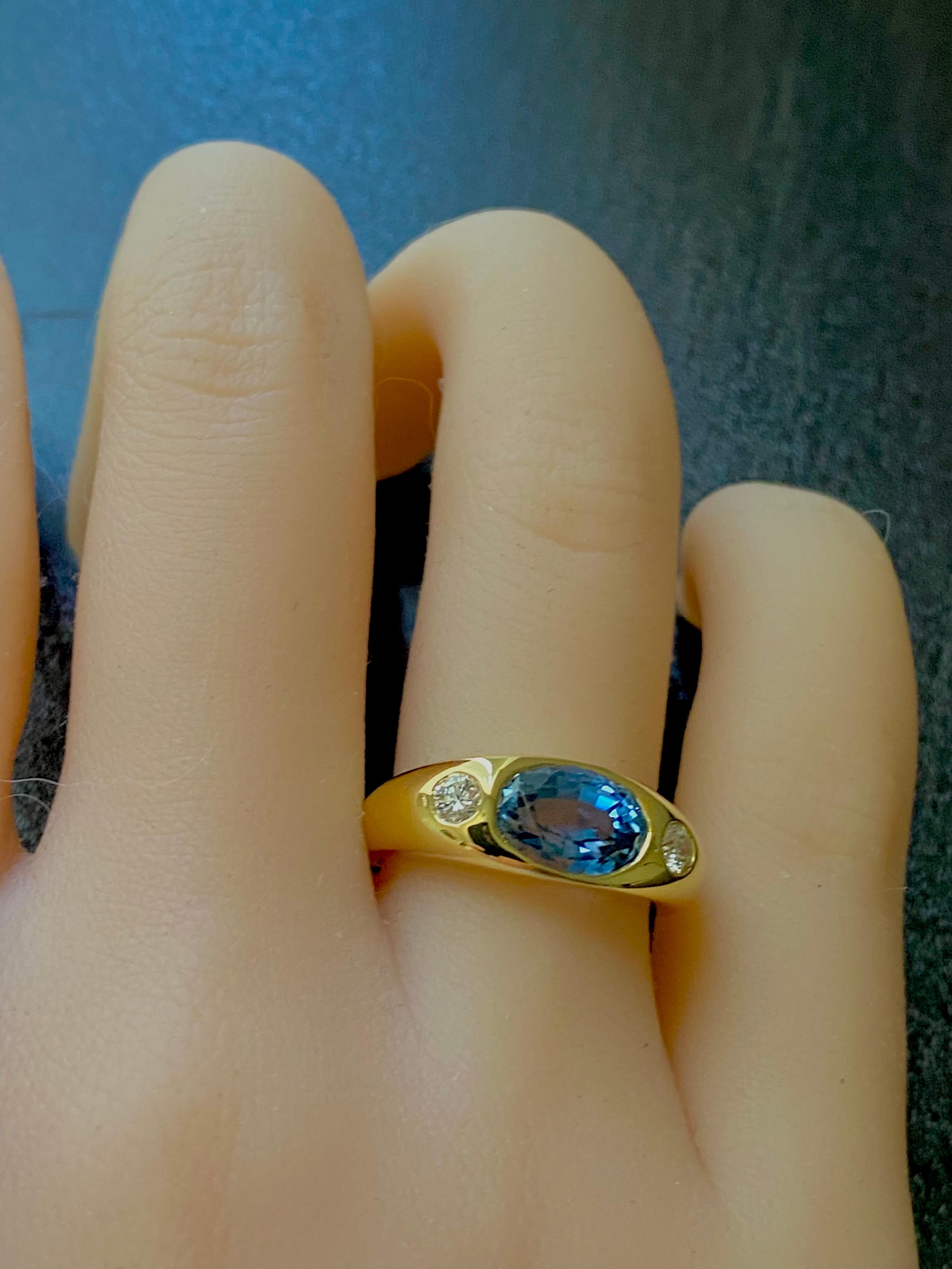 Eighteen Karat Yellow Gold Ceylon Sapphire and Diamond Gypsy Ring 4