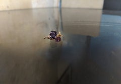 Broche contemporaine en or jaune 18 carats sertie d'améthystes