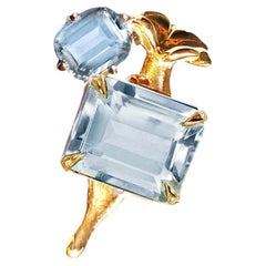 Broche contemporaine en or jaune 18 carats sertie de topazes bleu ciel