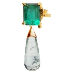 Achtzehn Karat Gelbgold Contemporary Daffodil Flower Emerald Anhänger Halskette