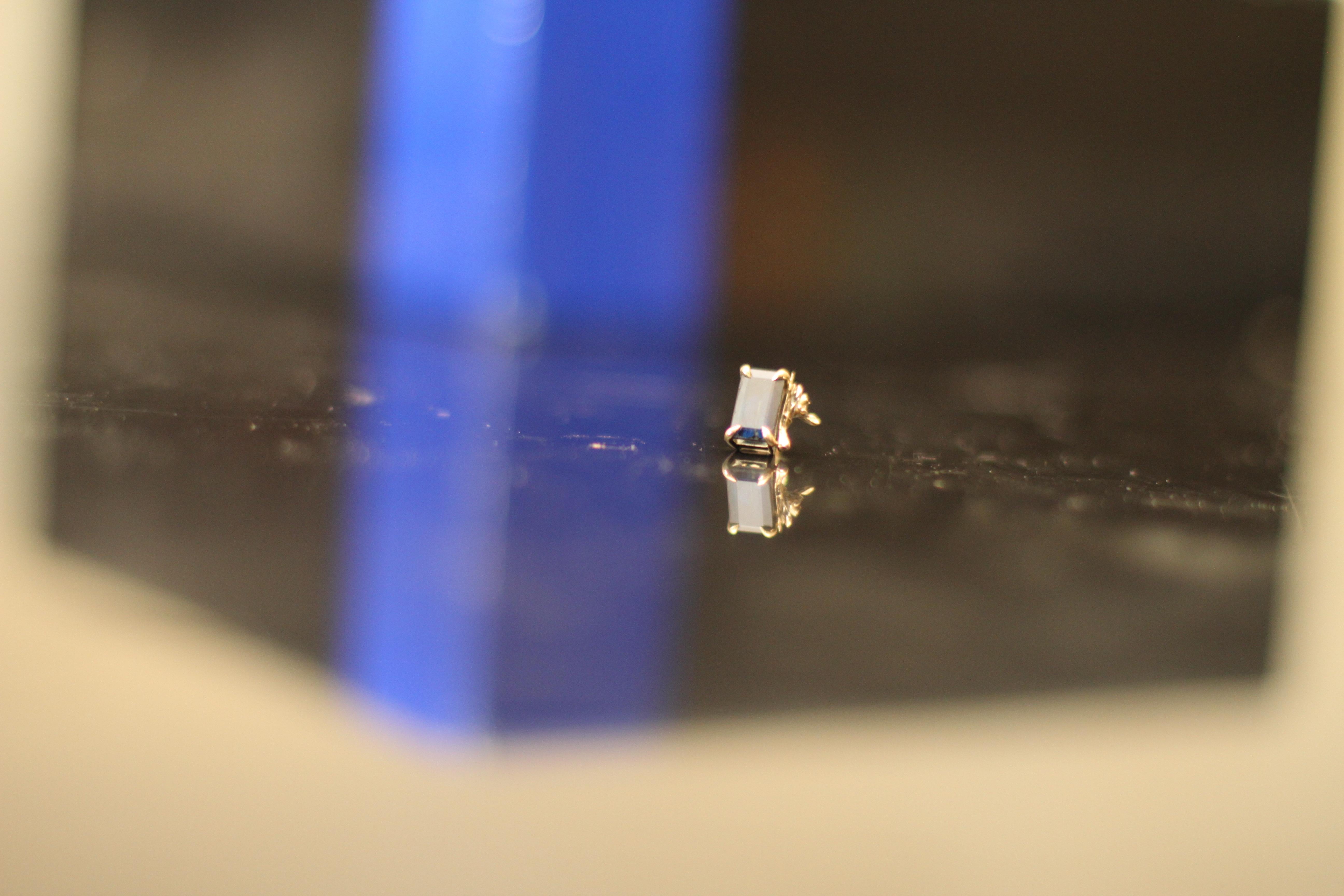 Ottagono Collana con ciondolo in oro giallo a diciotto carati con zaffiro Daffodil. in vendita