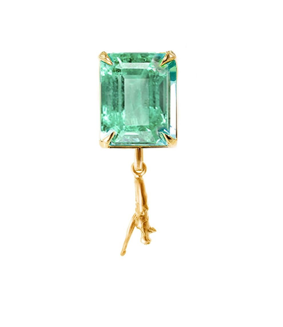 Eighteen Karat Yellow Gold Contemporary Dangle Earrings with Green Emeralds For Sale 7