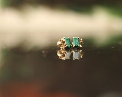 Eighteen Karat Yellow Gold Contemporary Elephant Emerald Pendant Necklace