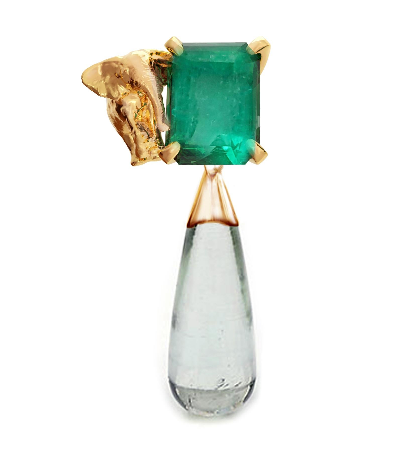 Collana con ciondolo a forma di elefante in oro giallo a diciotto carati in vendita 1