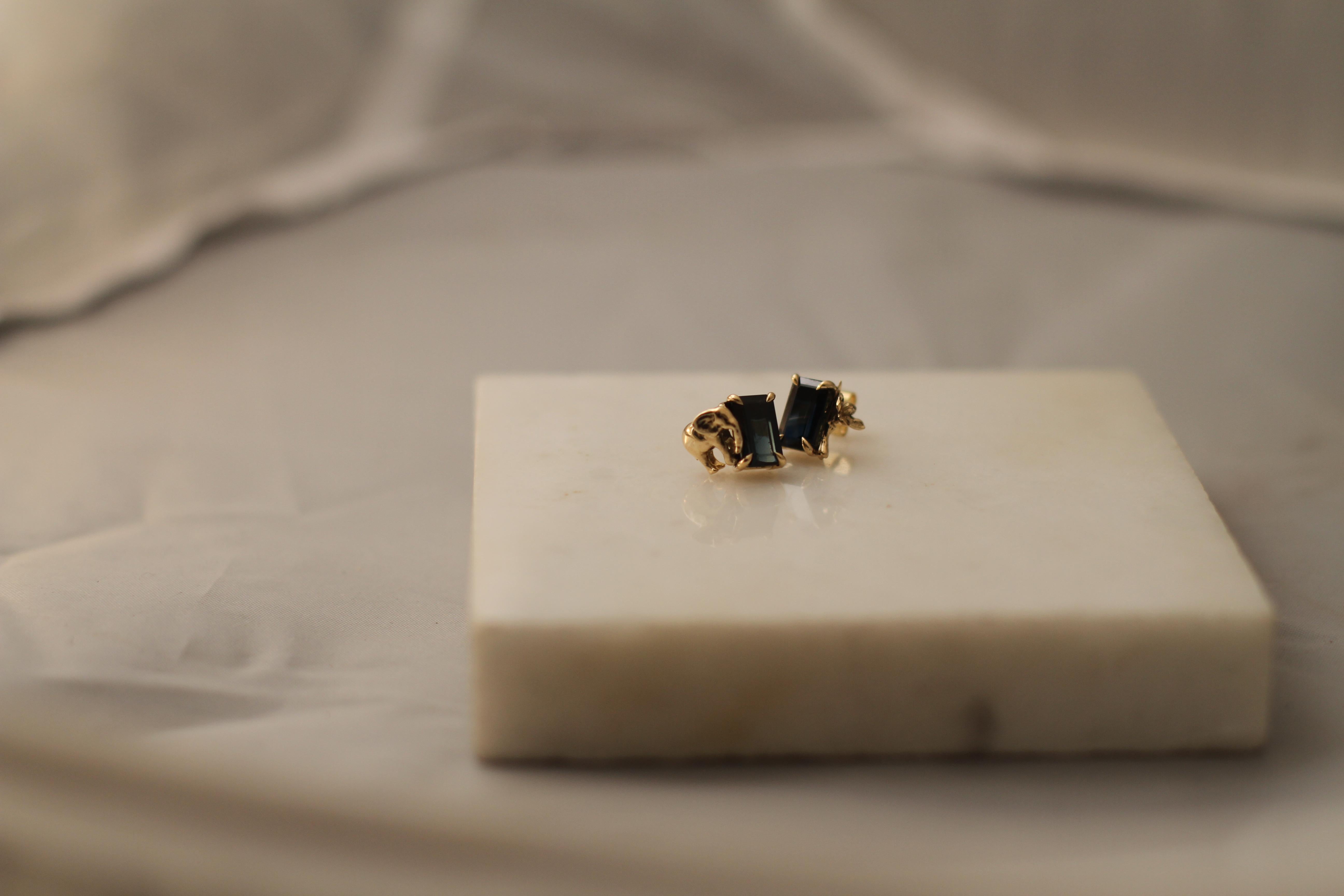 Collier pendentif saphir éléphant contemporain en or jaune 18 carats Unisexe en vente