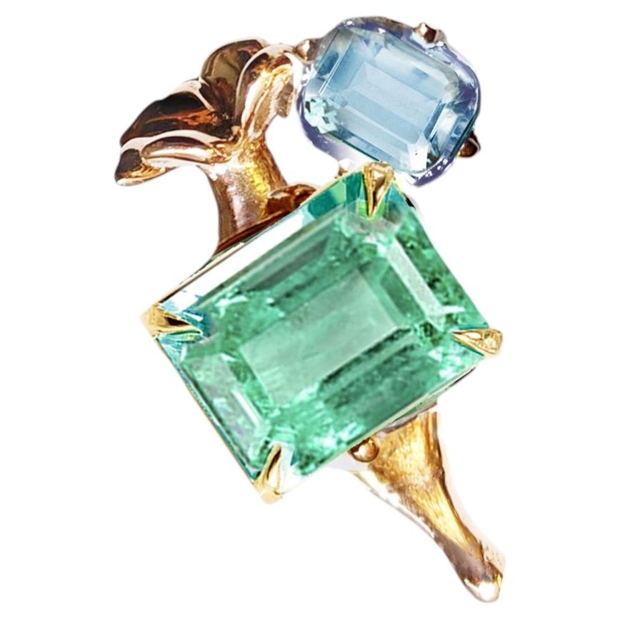 Eighteen Karat Yellow Gold Contemporary Pendant Necklace with Emerald and Topaz