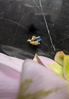 Eighteen Karat Yellow Gold Contemporary Pendant Necklace with Sapphires