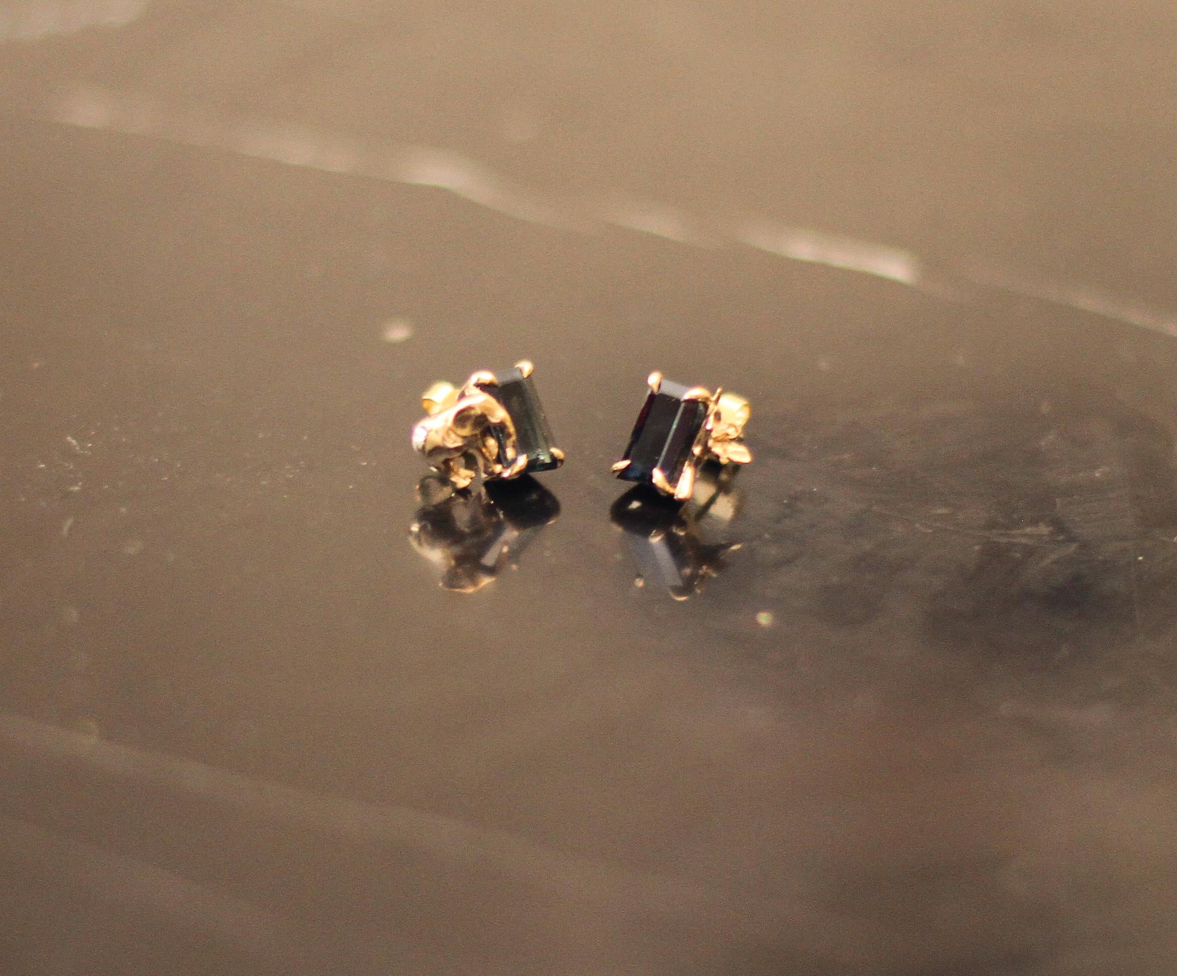 Eighteen Karat Yellow Gold Contemporary Stud Earrings with Green Quartzes For Sale 6