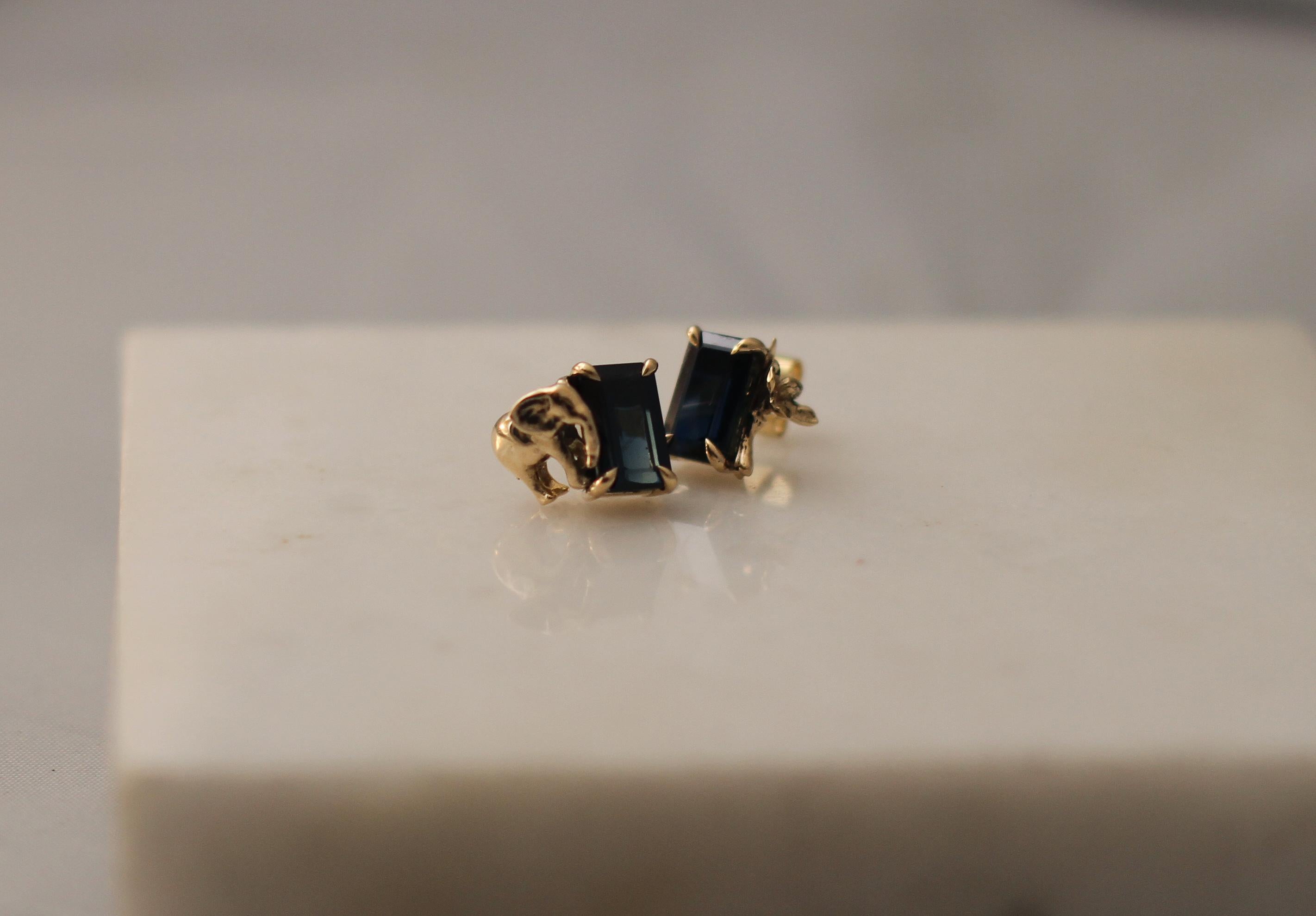 Eighteen Karat Yellow Gold Contemporary Stud Earrings with Green Quartzes For Sale 2