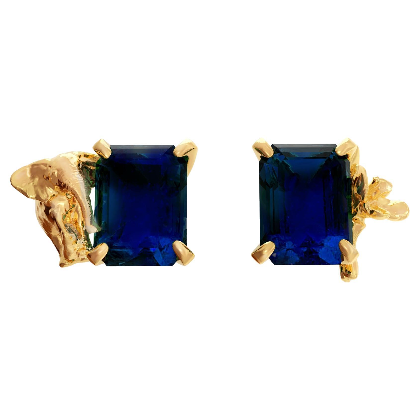 Eighteen Karat Yellow Gold Contemporary Stud Earrings with Natural Sapphires For Sale
