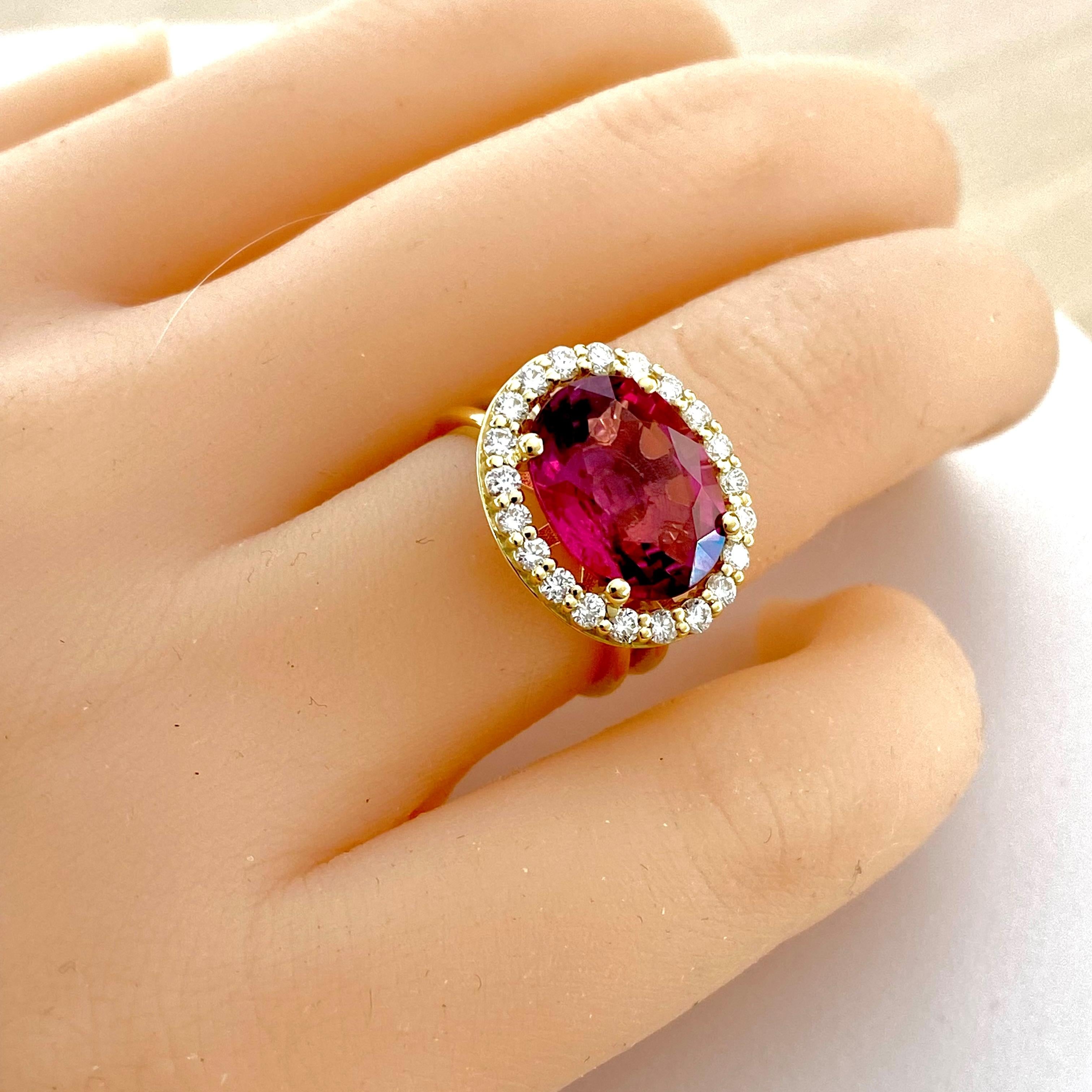 Eighteen Karat Yellow Gold Diamond Rubellite Tourmaline Split Shank Cluster Ring In New Condition In New York, NY