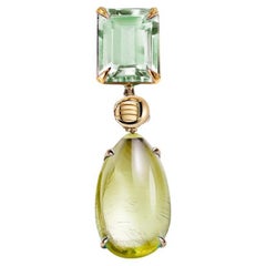 Broche de gota de oro amarillo de dieciocho quilates con peridoto y prasiolita