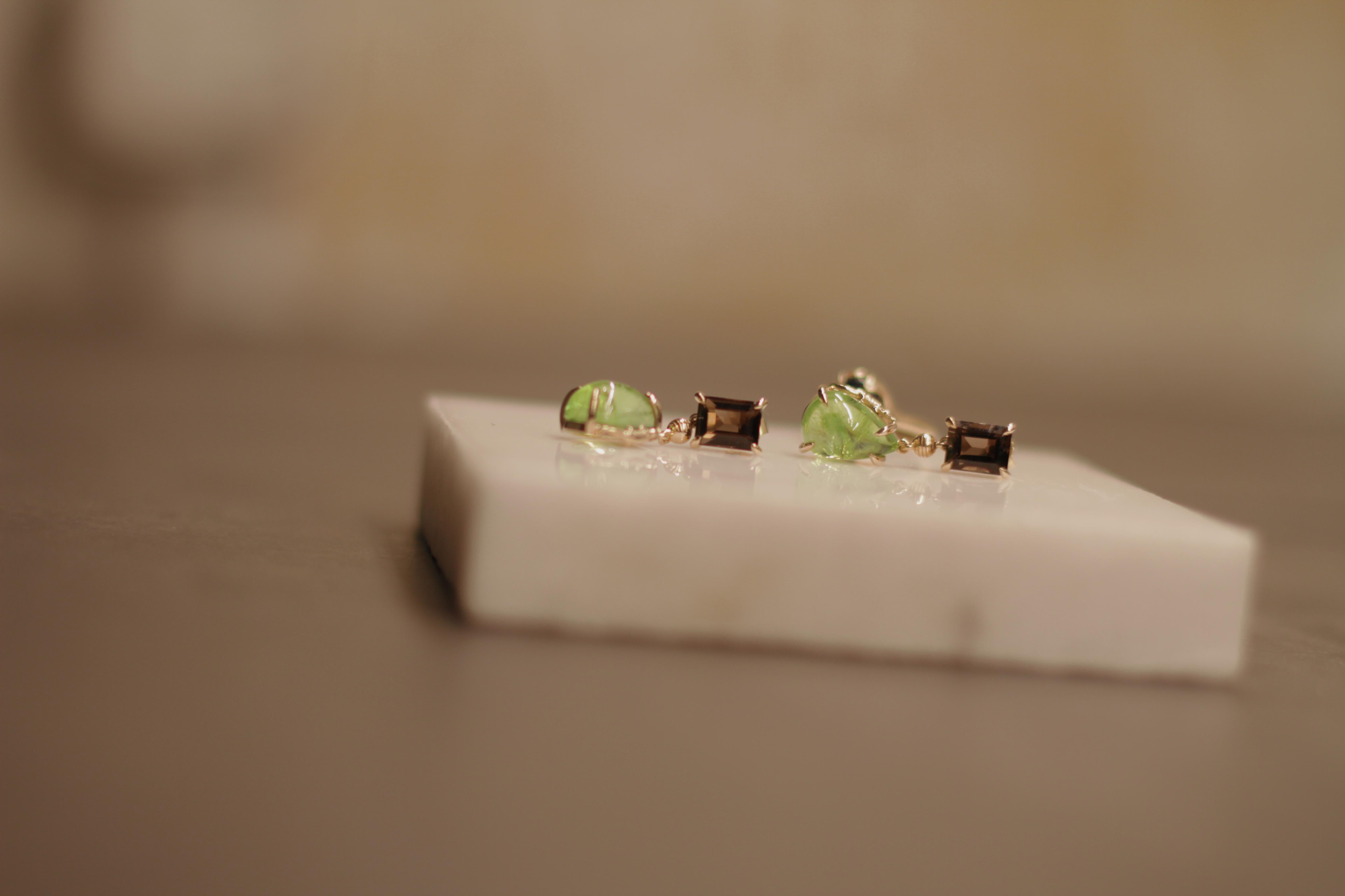 Eighteen Karat Yellow Gold Drop Contemporary Brooch with Beryl and Sapphire For Sale 10