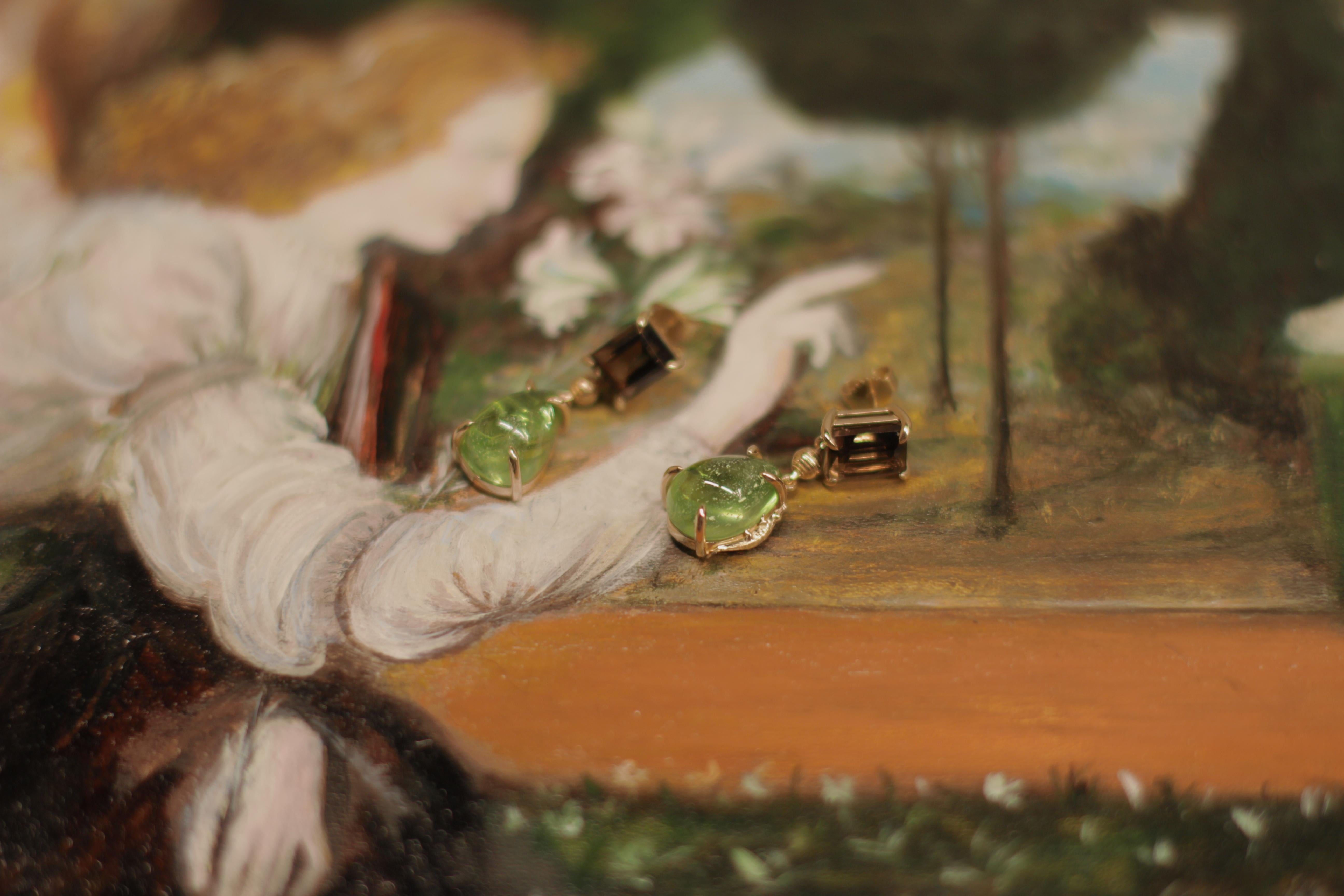 Eighteen Karat Yellow Gold Drop Contemporary Brooch with Beryl and Sapphire In New Condition For Sale In Berlin, DE