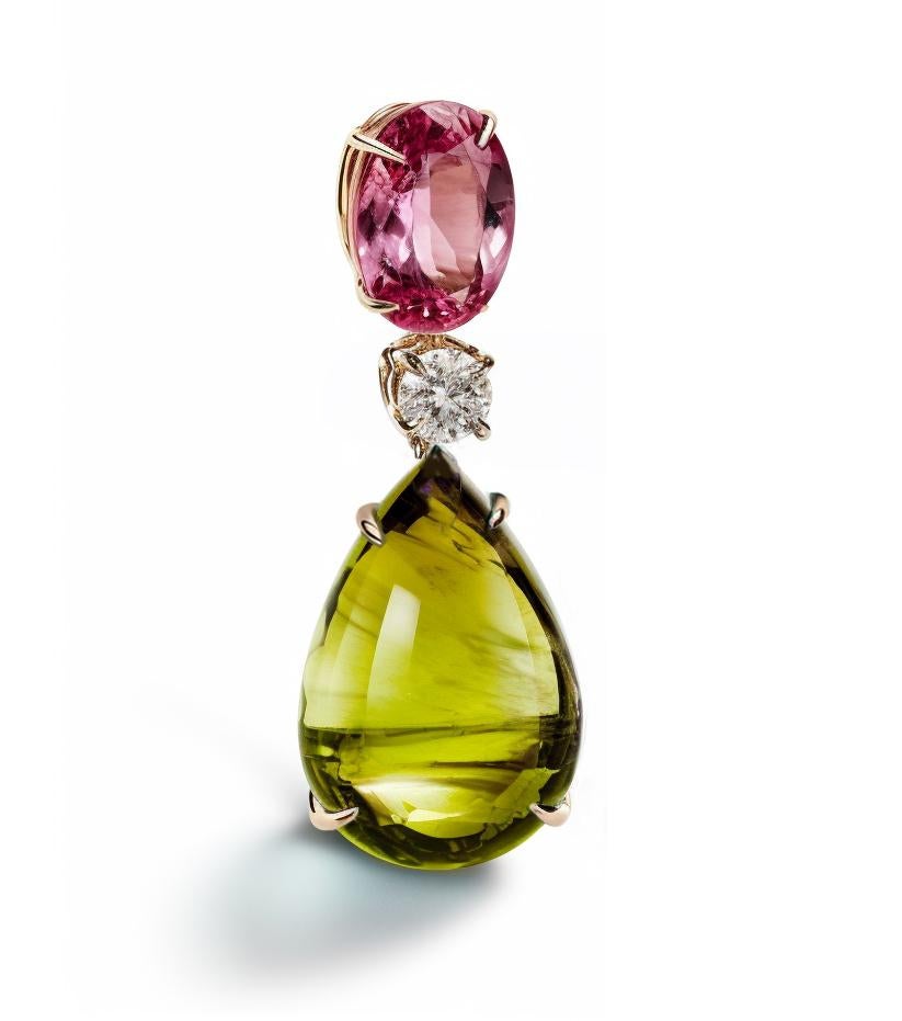 Eighteen Karat Yellow Gold Drop Pendant Necklace with Sapphire and Diamond In New Condition For Sale In Berlin, DE