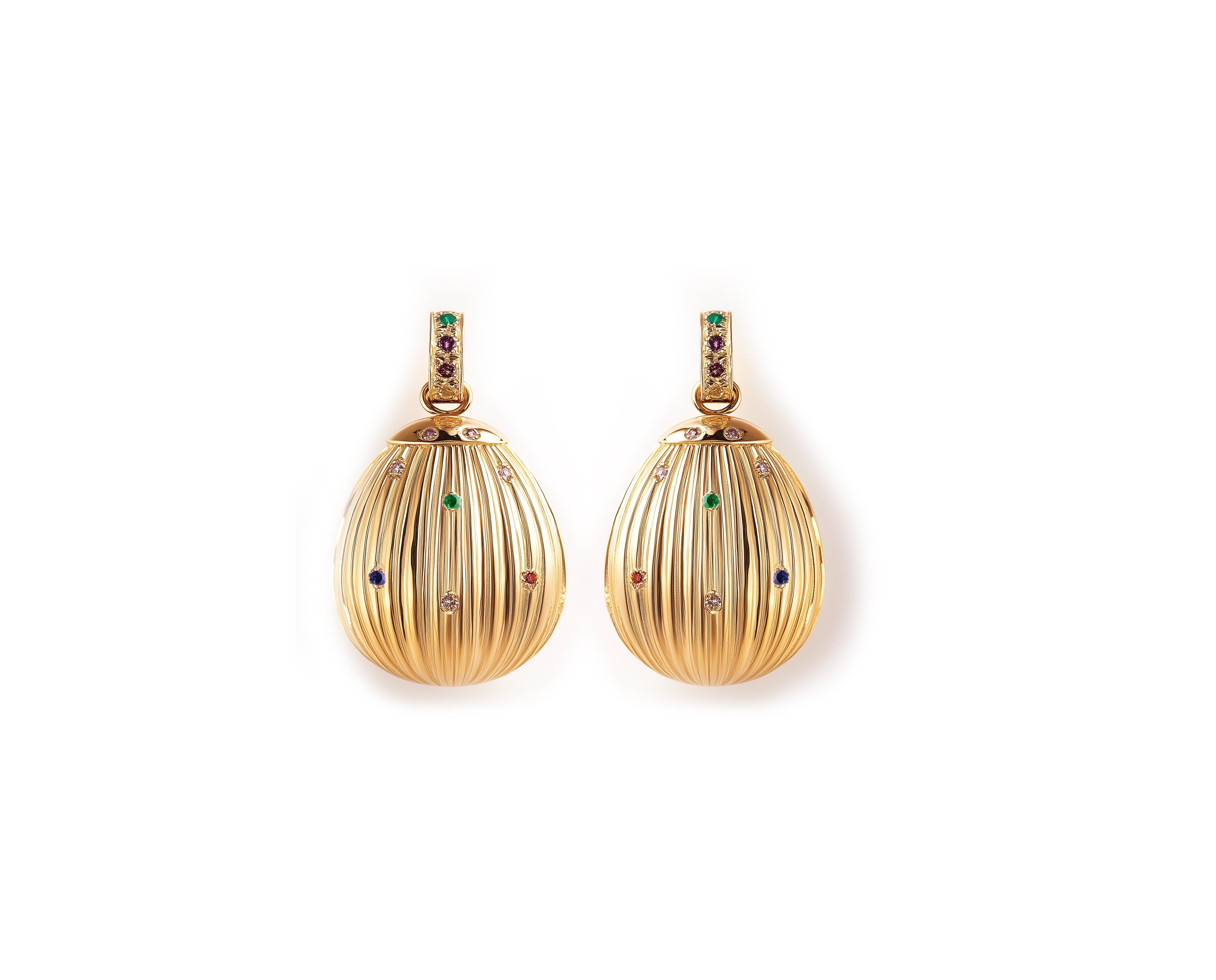 Eighteen Karat Yellow Gold Easter Earrings with Sapphires and Emeralds In New Condition For Sale In Berlin, DE