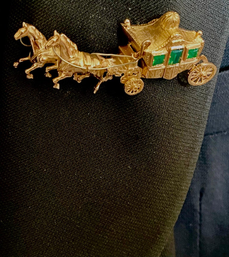 Eighteen Karat Yellow Gold Horse Drawn Carriage Brooch Three Green faceted Gems In Good Condition For Sale In New York, NY