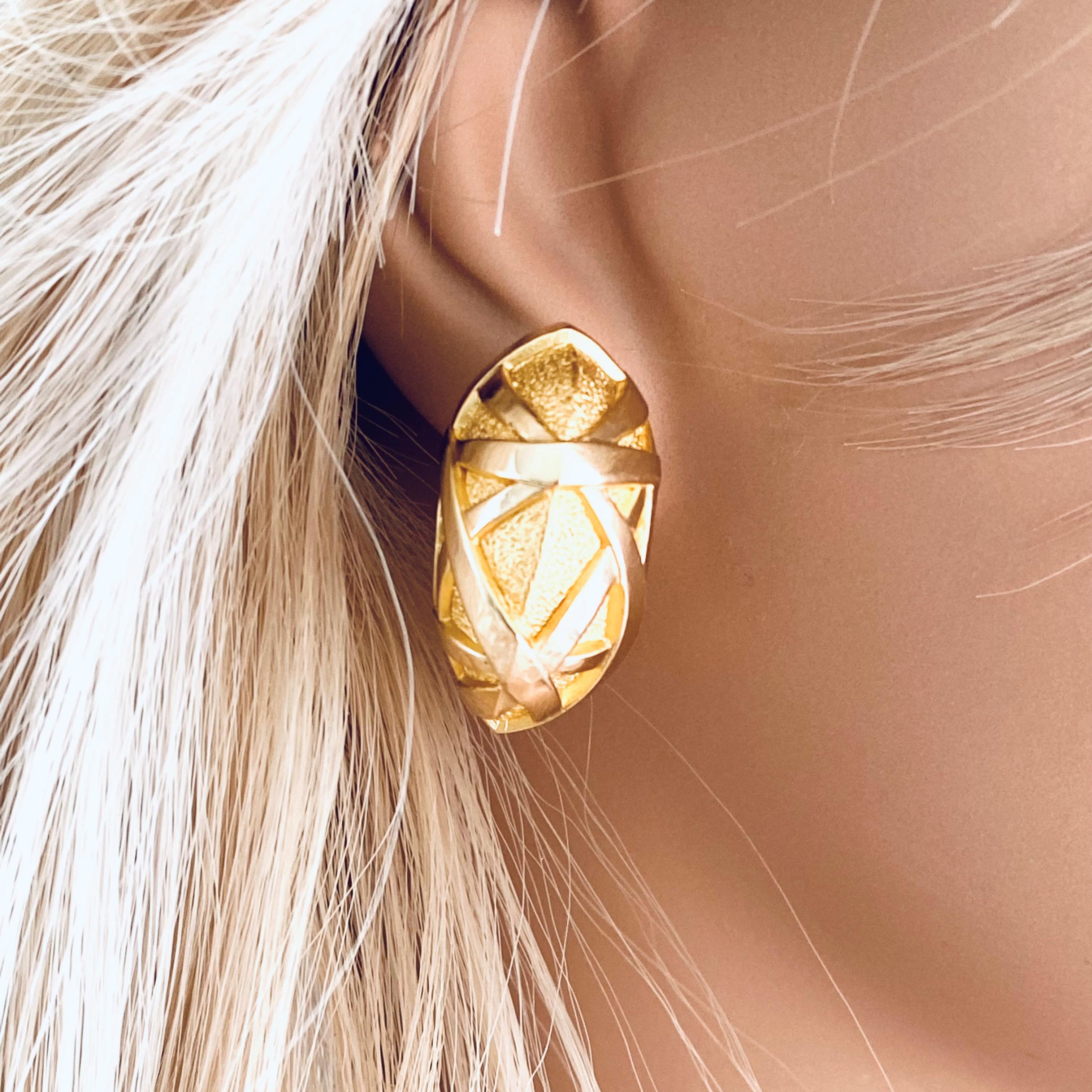18 karat gold earrings design