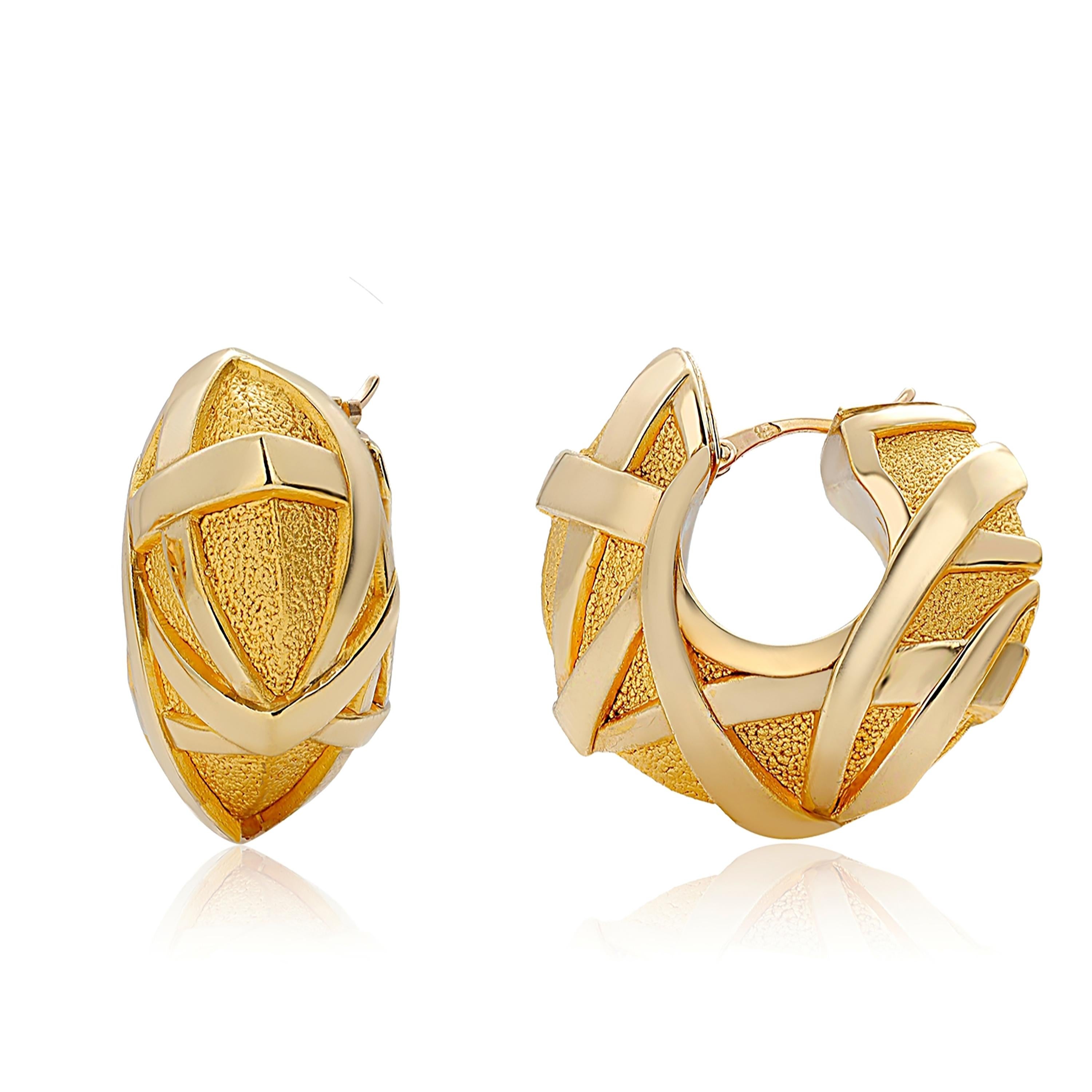 Eighteen Karat Yellow Gold Large Hoop Vintage Earrings with Geometric Design In Good Condition In New York, NY