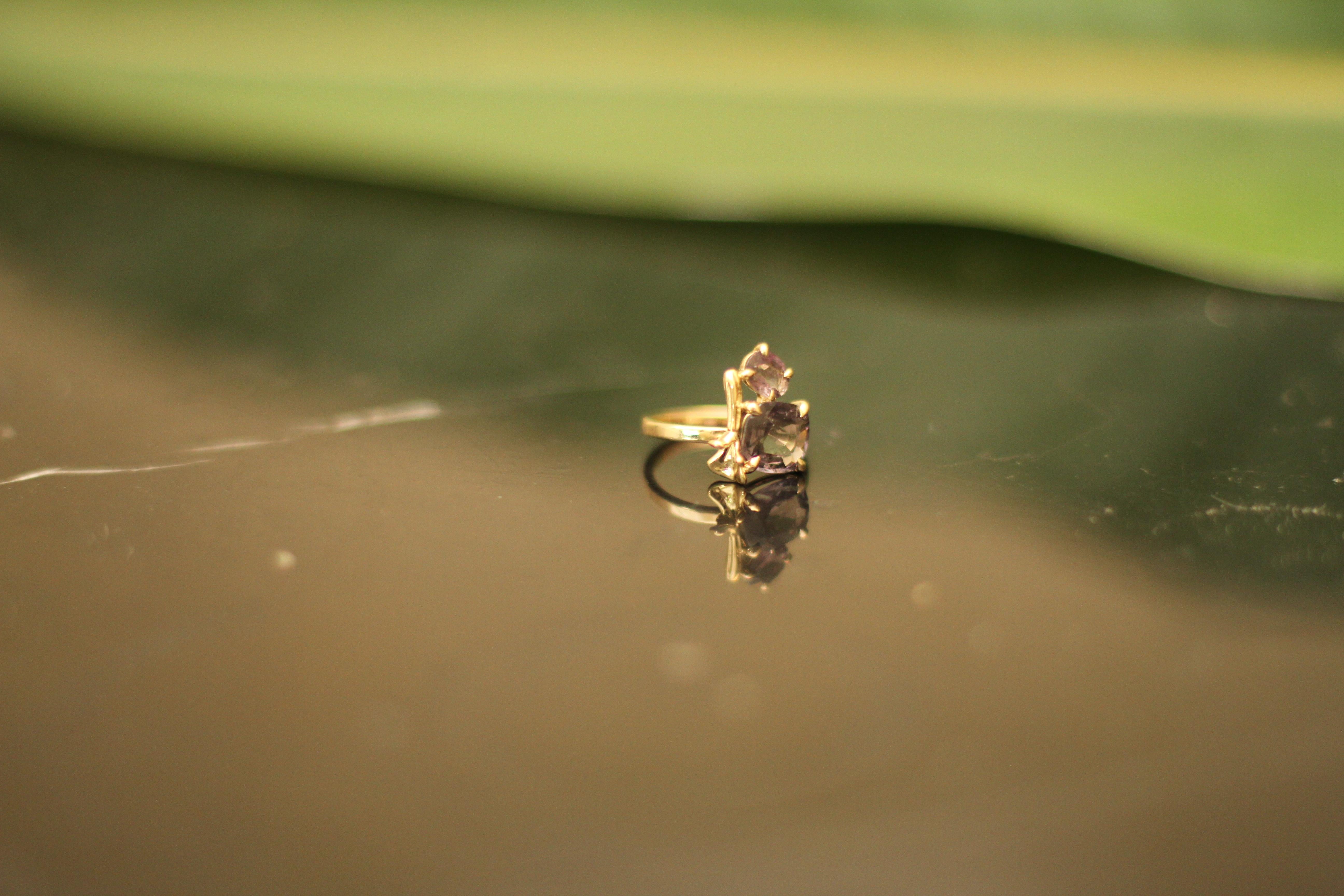 Eighteen Karat Yellow Gold Lavender Contemporary Ring with Amethysts For Sale 6