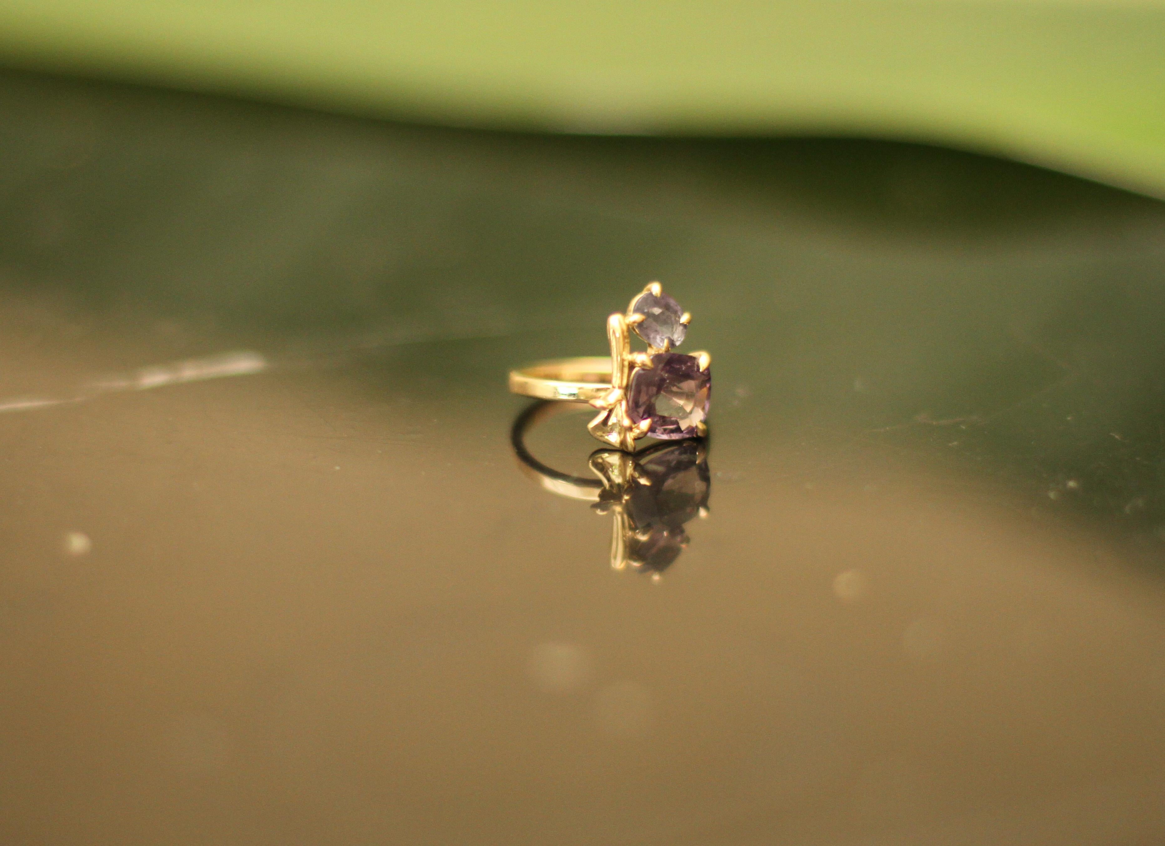 Eighteen Karat Yellow Gold Lavender Contemporary Ring with Amethysts For Sale 7