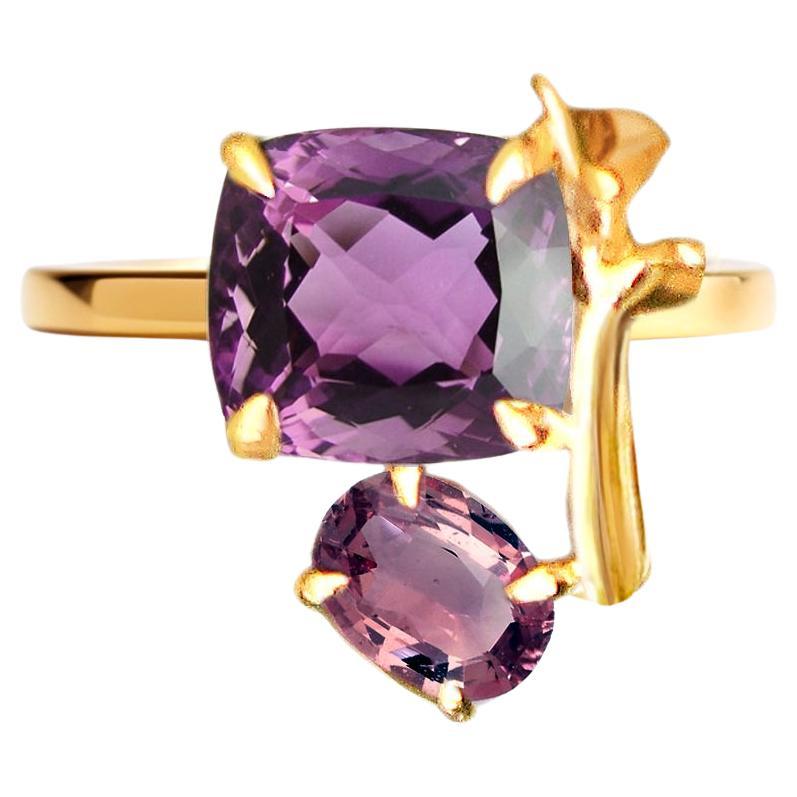 Eighteen Karat Yellow Gold Lavender Contemporary Ring with Amethysts