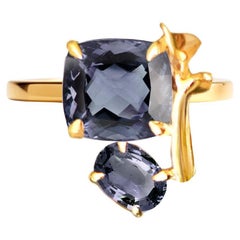 Bague contemporaine en or jaune 18 carats lavande avec iolites