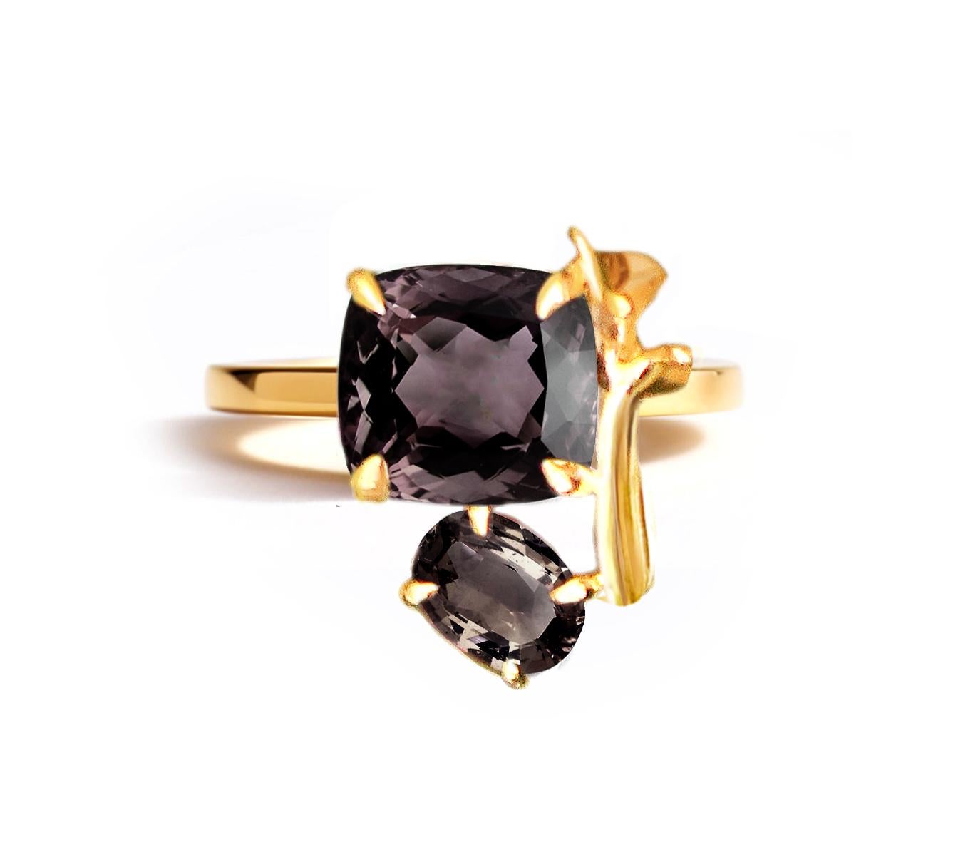 Eighteen Karat Yellow Gold Lavender Contemporary Ring with Smoky Quartzes For Sale 9