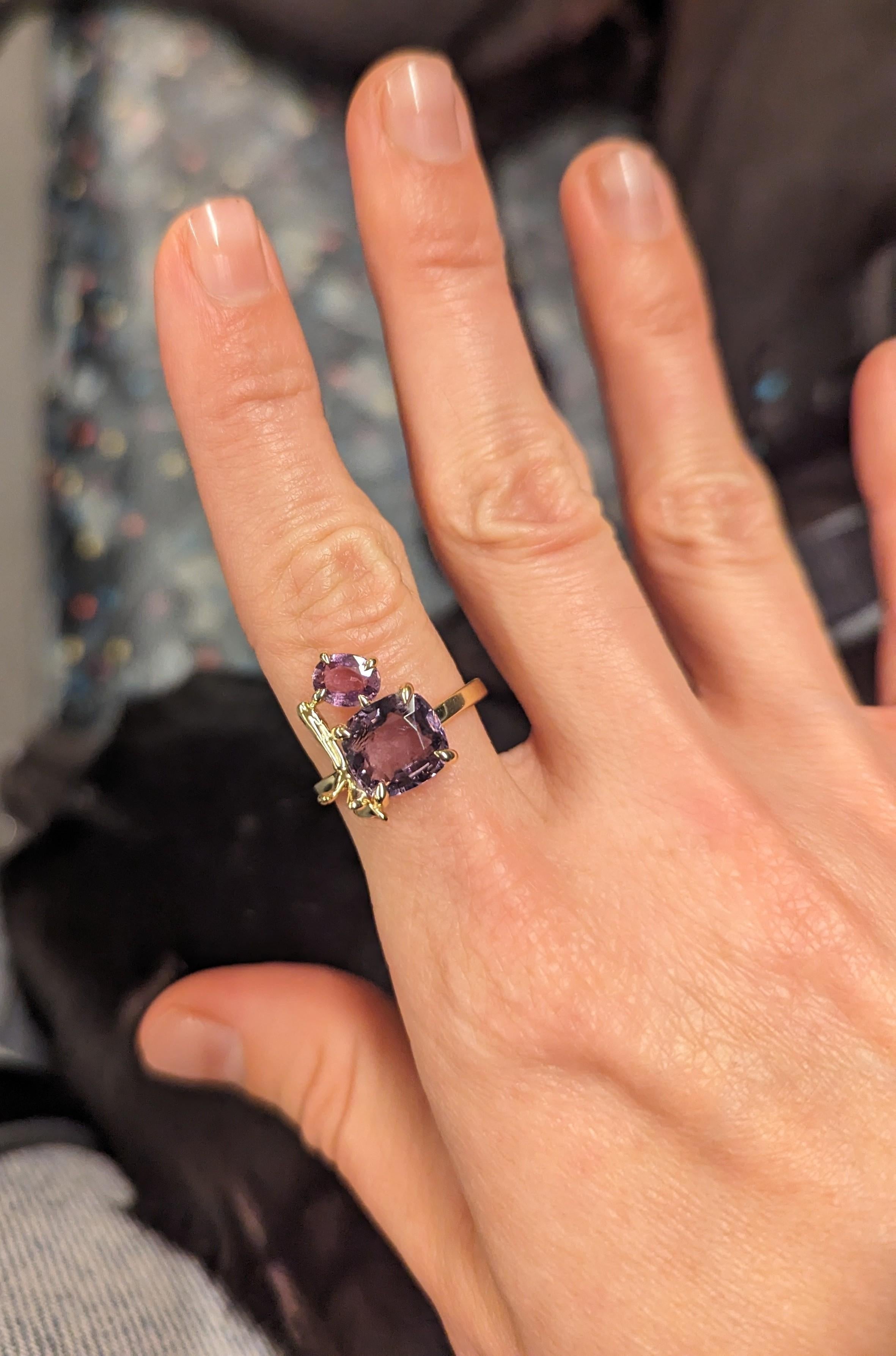 Women's or Men's Eighteen Karat Yellow Gold Lavender Contemporary Ring with Tourmalines For Sale