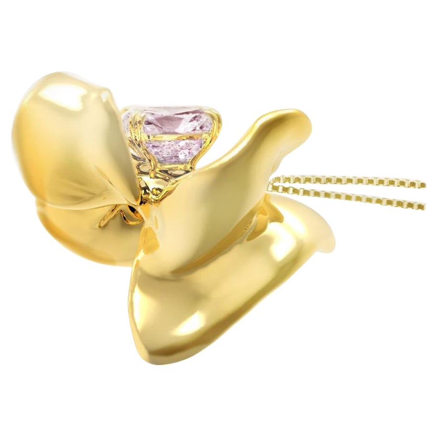 Collar Colgante Magnolia de Oro Amarillo de Dieciocho Kilates con Espinela Rosa Claro