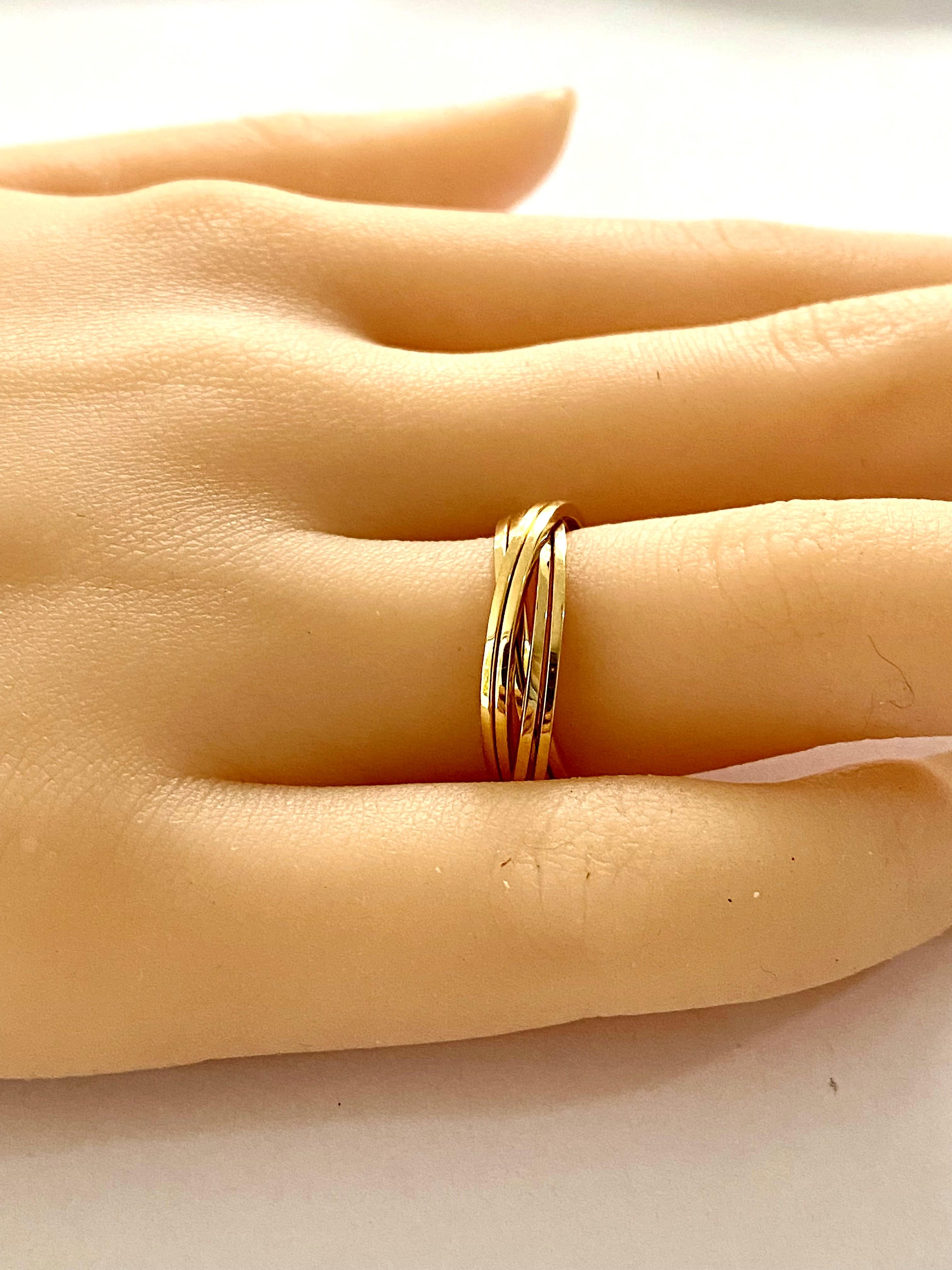 Contemporary Eighteen Karat Yellow Gold Six Solid 6 Millimeter Rolling Ring Size 6 For Sale