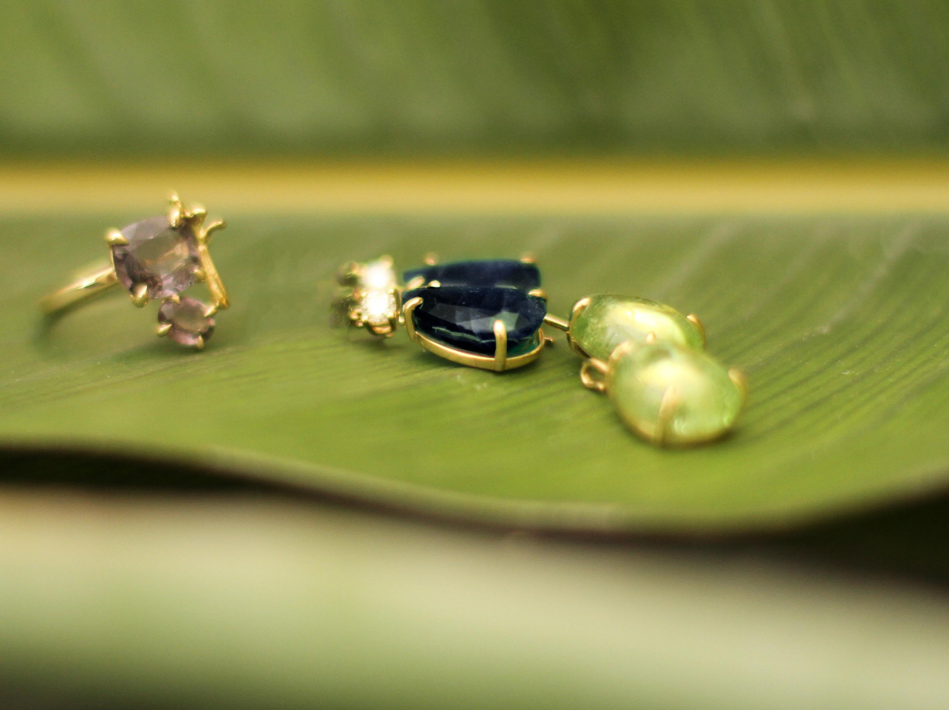 Taille poire Boucles d'oreilles pendantes en or jaune 18 carats avec saphirs et diamants en vente