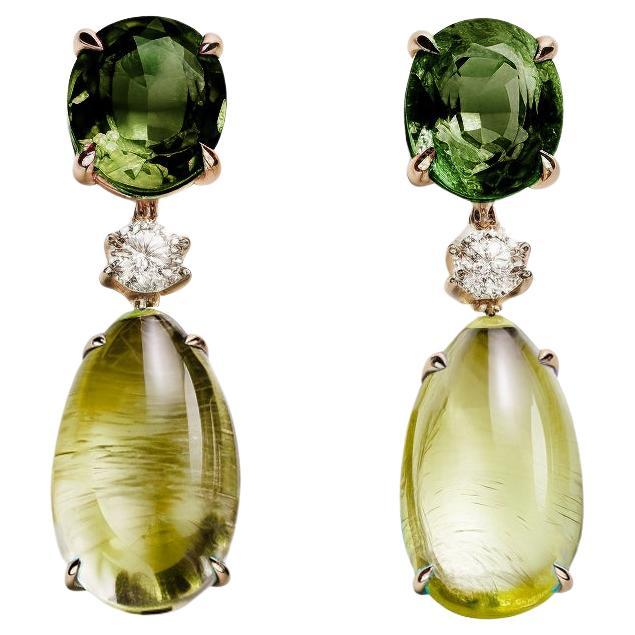 Pendientes de oro amarillo de dieciocho quilates con zafiros y diamantes en venta
