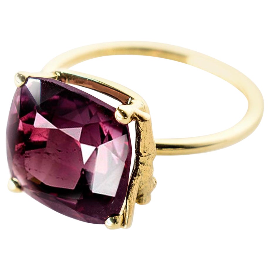 Anillo de Cóctel Contemporáneo de Oro Amarillo de Dieciocho Kilates con Turmalina Roja